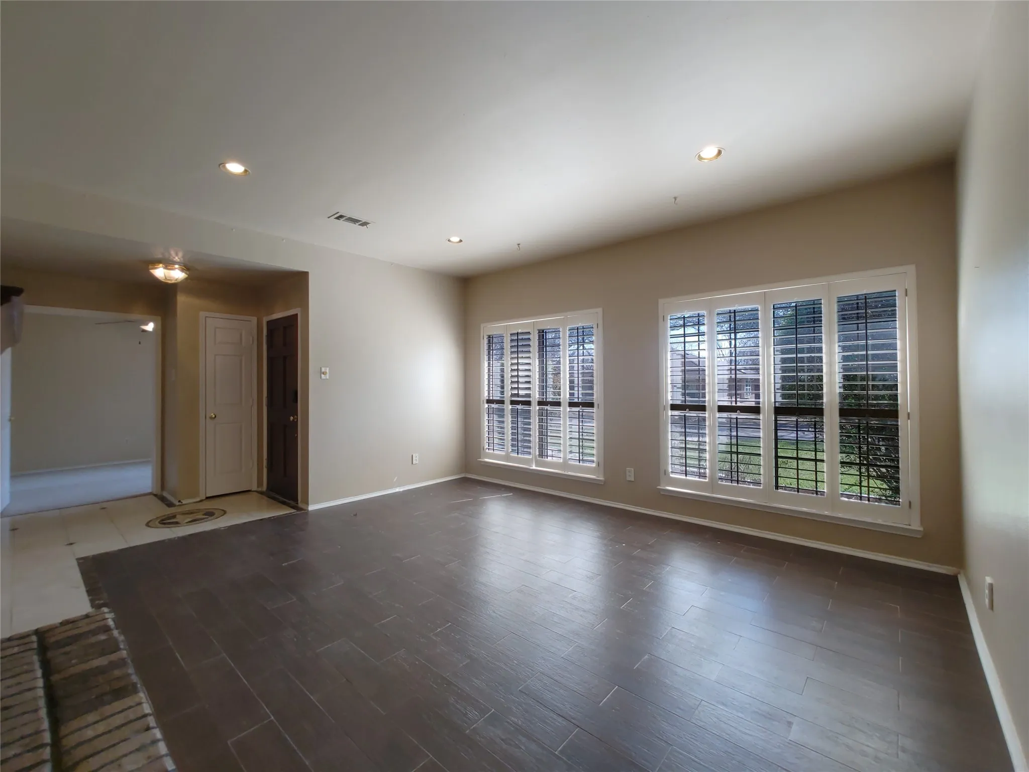 Single Family Residence For Rent in Collin County , 3801 Dutton Drive, Plano, Texas 75023, 4 Bedroom, 2 Bathroom, 2 Garage spaces, 1,920 Sqft, built in 1987, mls#21366850, Real Estate Agent in Plano, Homes For Rent in Collin county, Homes For Rent in Plano, Realtor in Plano Texas, Real Estate Brokerage Independent Realty Texas, Luminita Cordes Realtor