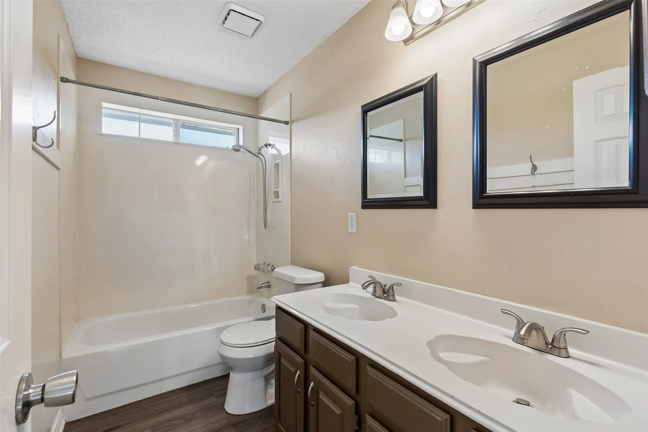 Single Family Residence For Rent in Collin County , 8302 Sebastian, Frisco, Texas 75035, 4 Bedroom, 4 Bathroom, 2 Garage spaces, 2,226 Sqft, built in 1993, mls#21358895, Real Estate Agent in Frisco, Homes For Rent in Collin county, Homes For Rent in Frisco, Realtor in Frisco Texas, Real Estate Brokerage Independent Realty Texas, Luminita Cordes Realtor