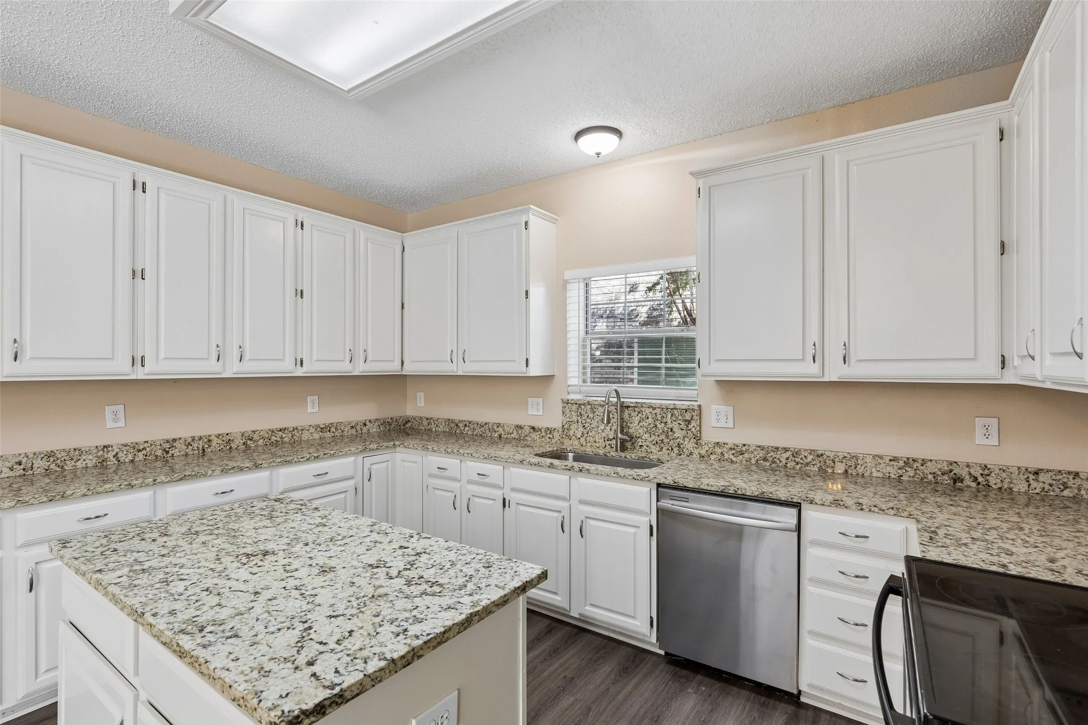 Single Family Residence For Rent in Collin County , 8302 Sebastian, Frisco, Texas 75035, 4 Bedroom, 4 Bathroom, 2 Garage spaces, 2,226 Sqft, built in 1993, mls#21358895, Real Estate Agent in Frisco, Homes For Rent in Collin county, Homes For Rent in Frisco, Realtor in Frisco Texas, Real Estate Brokerage Independent Realty Texas, Luminita Cordes Realtor