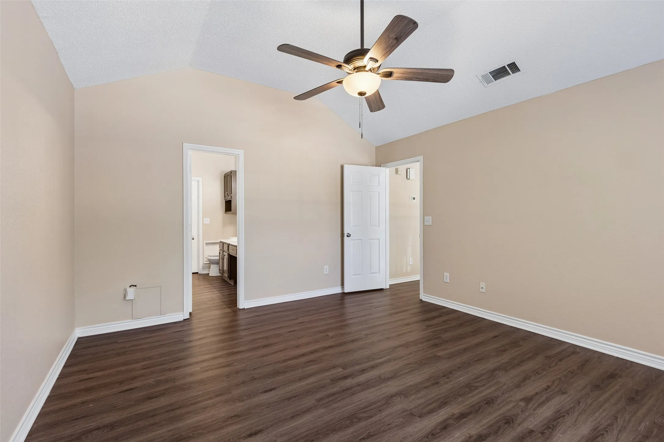 Single Family Residence For Rent in Collin County , 8302 Sebastian, Frisco, Texas 75035, 4 Bedroom, 4 Bathroom, 2 Garage spaces, 2,226 Sqft, built in 1993, mls#21358895, Real Estate Agent in Frisco, Homes For Rent in Collin county, Homes For Rent in Frisco, Realtor in Frisco Texas, Real Estate Brokerage Independent Realty Texas, Luminita Cordes Realtor