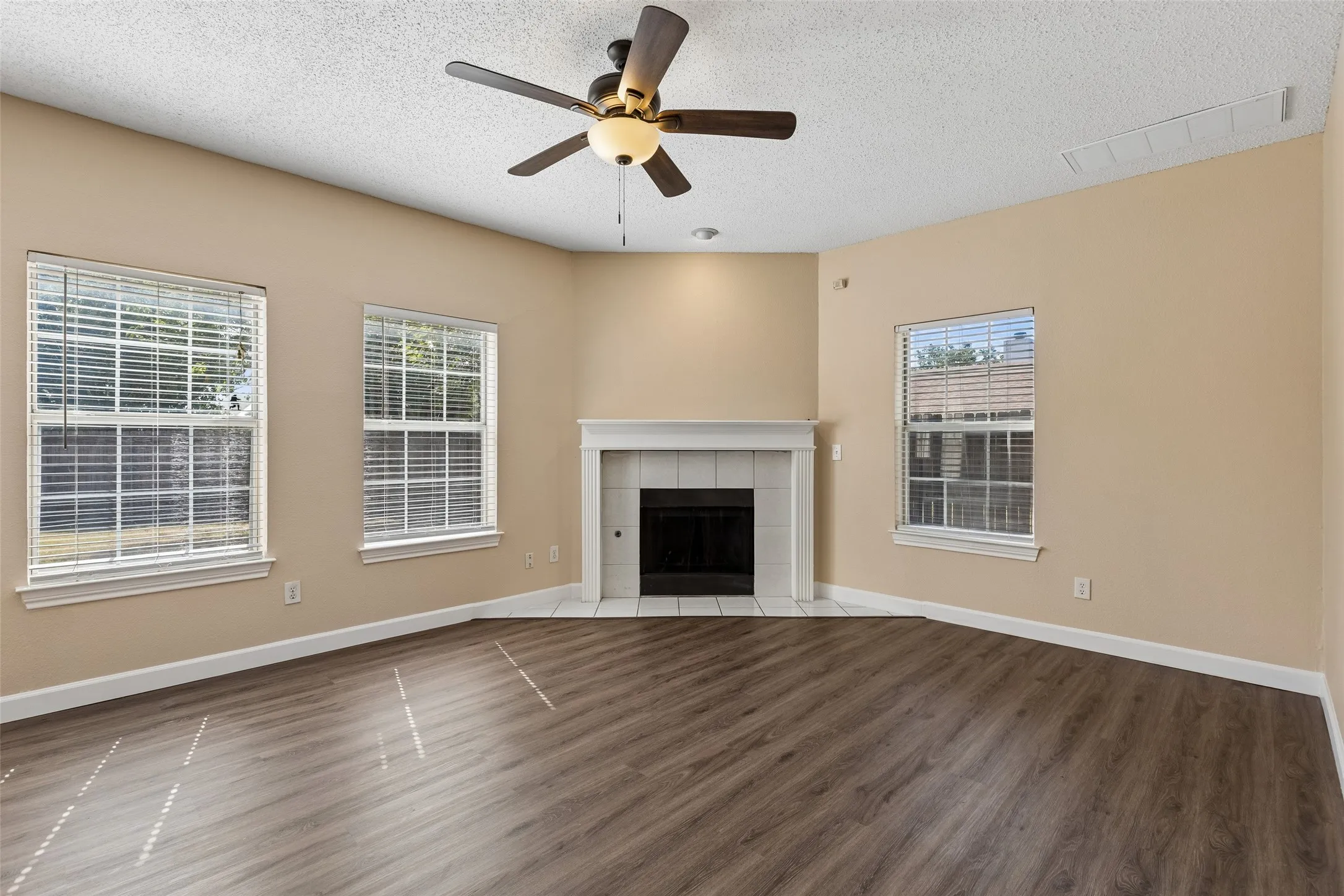 Single Family Residence For Rent in Collin County , 8302 Sebastian, Frisco, Texas 75035, 4 Bedroom, 4 Bathroom, 2 Garage spaces, 2,226 Sqft, built in 1993, mls#21358895, Real Estate Agent in Frisco, Homes For Rent in Collin county, Homes For Rent in Frisco, Realtor in Frisco Texas, Real Estate Brokerage Independent Realty Texas, Luminita Cordes Realtor