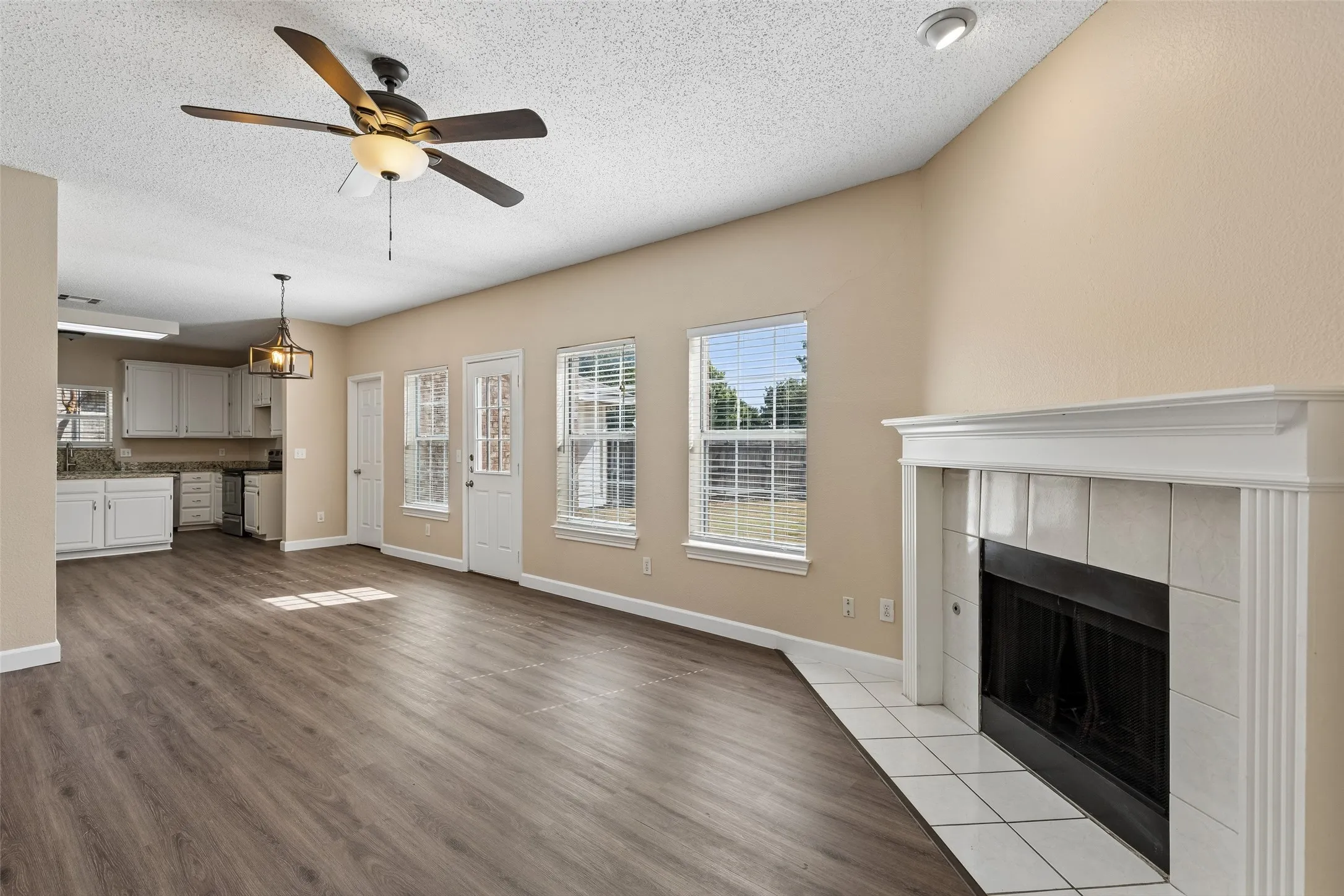 Single Family Residence For Rent in Collin County , 8302 Sebastian, Frisco, Texas 75035, 4 Bedroom, 4 Bathroom, 2 Garage spaces, 2,226 Sqft, built in 1993, mls#21358895, Real Estate Agent in Frisco, Homes For Rent in Collin county, Homes For Rent in Frisco, Realtor in Frisco Texas, Real Estate Brokerage Independent Realty Texas, Luminita Cordes Realtor