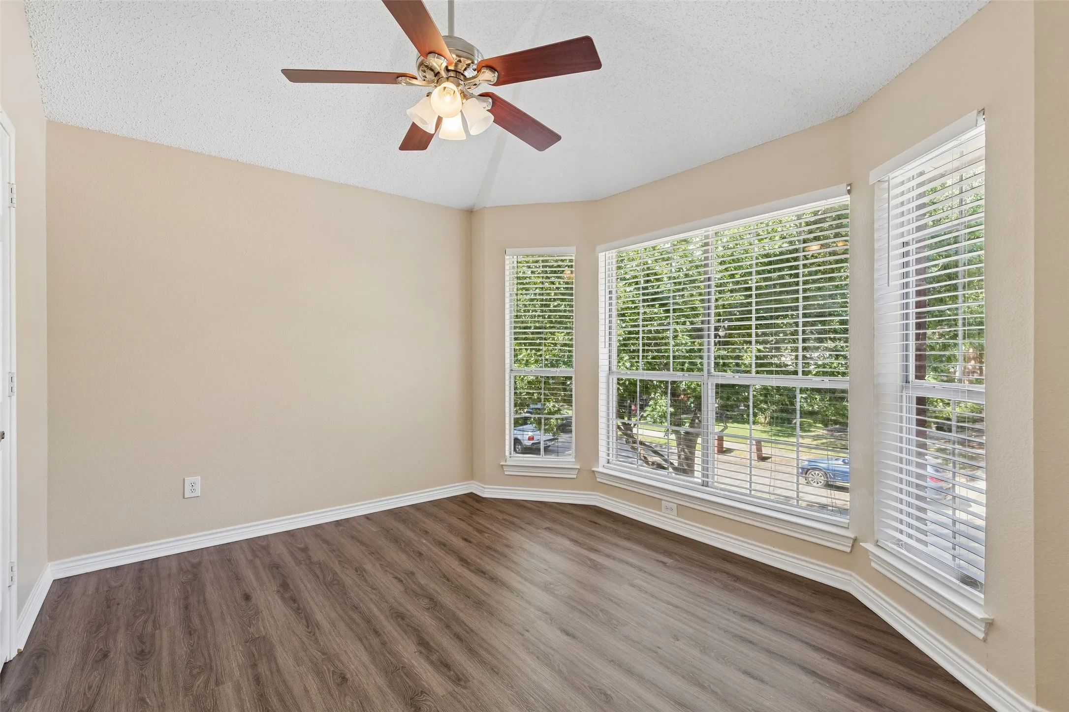 Single Family Residence For Rent in Collin County , 8302 Sebastian, Frisco, Texas 75035, 4 Bedroom, 4 Bathroom, 2 Garage spaces, 2,226 Sqft, built in 1993, mls#21358895, Real Estate Agent in Frisco, Homes For Rent in Collin county, Homes For Rent in Frisco, Realtor in Frisco Texas, Real Estate Brokerage Independent Realty Texas, Luminita Cordes Realtor