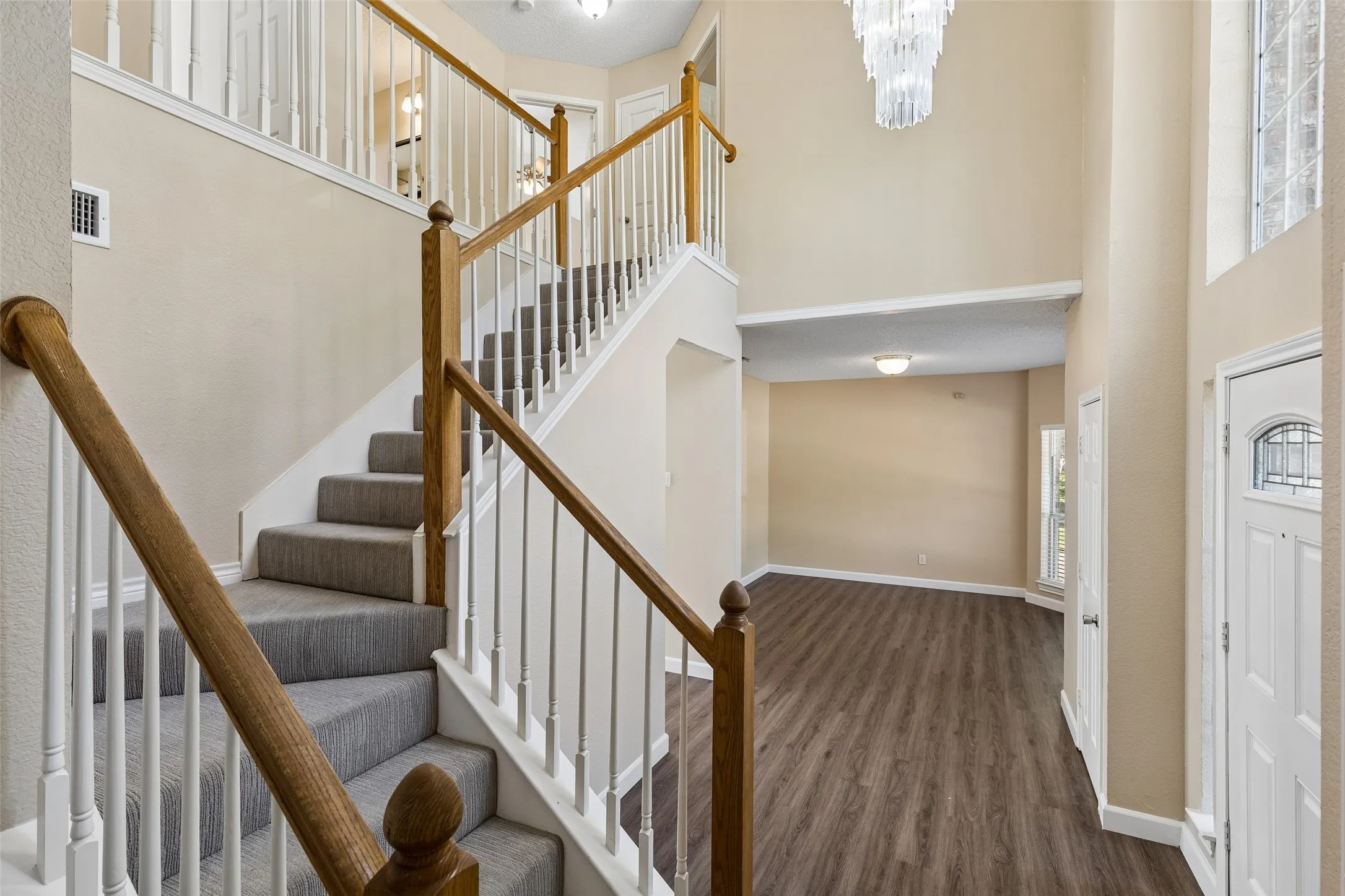 Single Family Residence For Rent in Collin County , 8302 Sebastian, Frisco, Texas 75035, 4 Bedroom, 4 Bathroom, 2 Garage spaces, 2,226 Sqft, built in 1993, mls#21358895, Real Estate Agent in Frisco, Homes For Rent in Collin county, Homes For Rent in Frisco, Realtor in Frisco Texas, Real Estate Brokerage Independent Realty Texas, Luminita Cordes Realtor