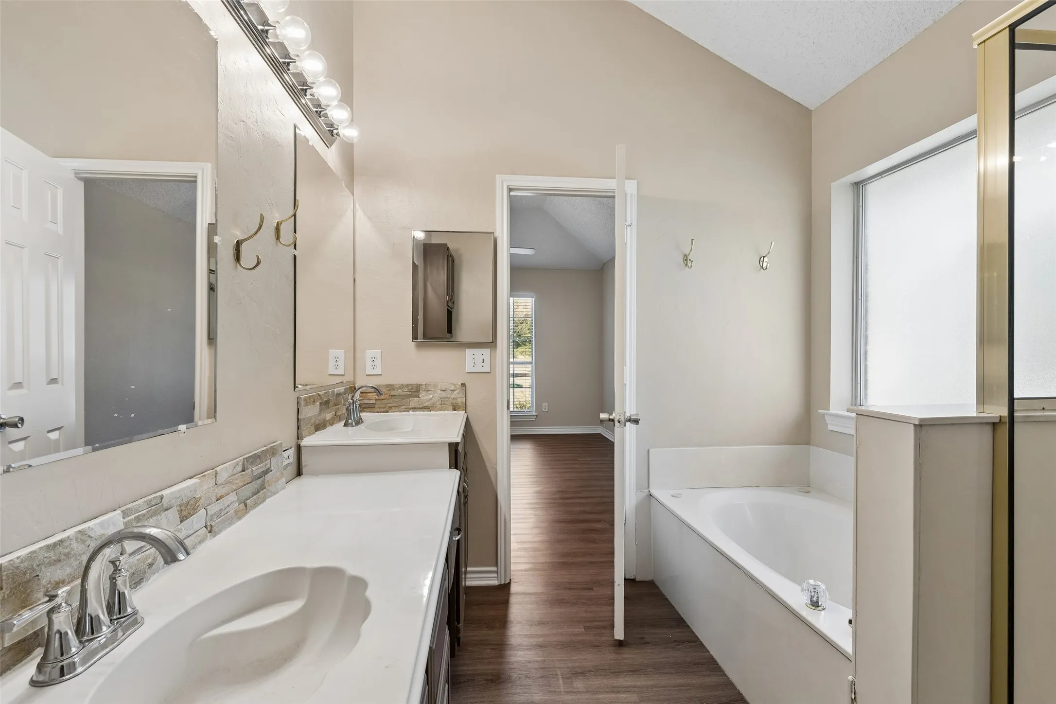 Single Family Residence For Rent in Collin County , 8302 Sebastian, Frisco, Texas 75035, 4 Bedroom, 4 Bathroom, 2 Garage spaces, 2,226 Sqft, built in 1993, mls#21358895, Real Estate Agent in Frisco, Homes For Rent in Collin county, Homes For Rent in Frisco, Realtor in Frisco Texas, Real Estate Brokerage Independent Realty Texas, Luminita Cordes Realtor