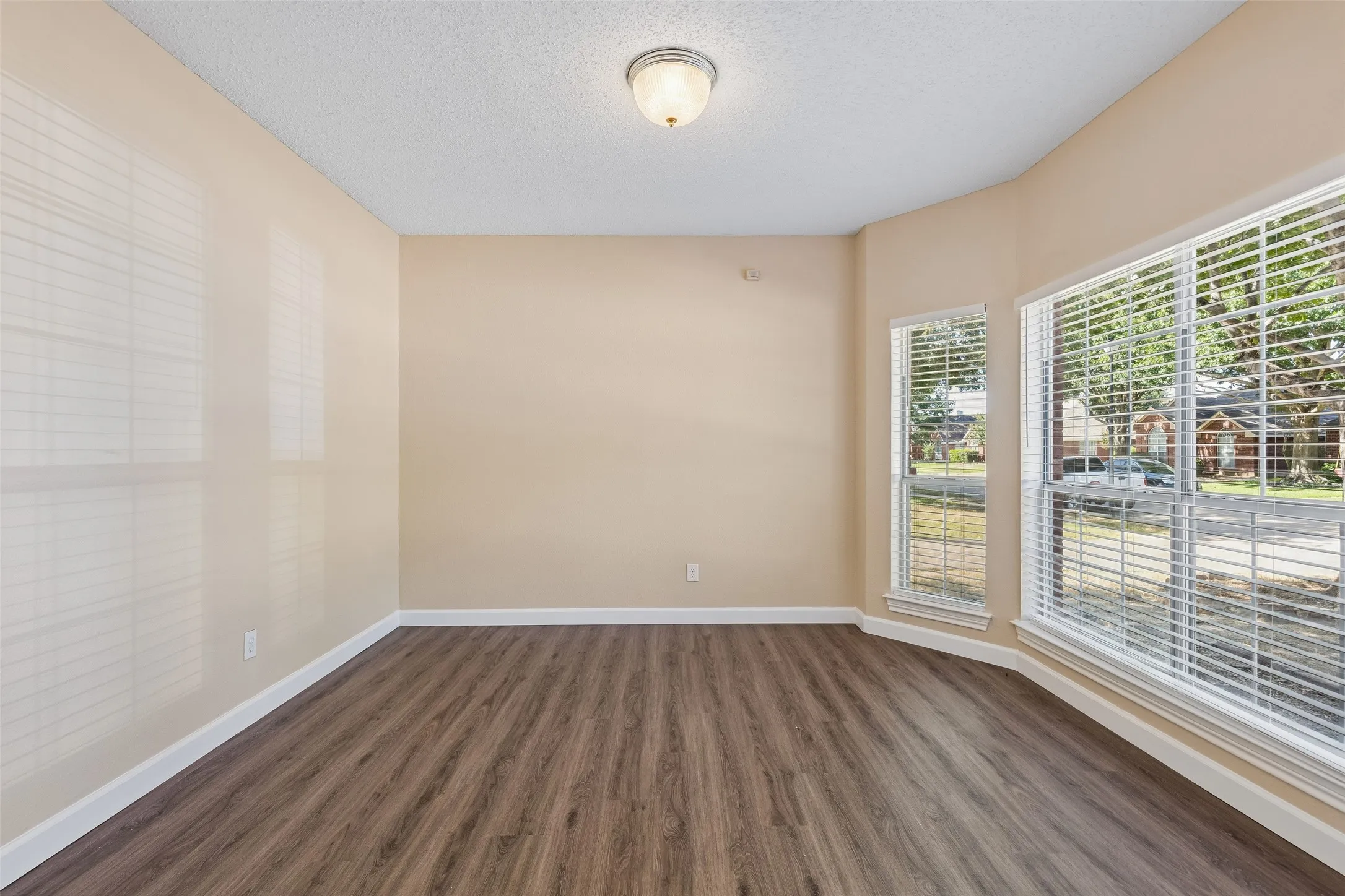 Single Family Residence For Rent in Collin County , 8302 Sebastian, Frisco, Texas 75035, 4 Bedroom, 4 Bathroom, 2 Garage spaces, 2,226 Sqft, built in 1993, mls#21358895, Real Estate Agent in Frisco, Homes For Rent in Collin county, Homes For Rent in Frisco, Realtor in Frisco Texas, Real Estate Brokerage Independent Realty Texas, Luminita Cordes Realtor
