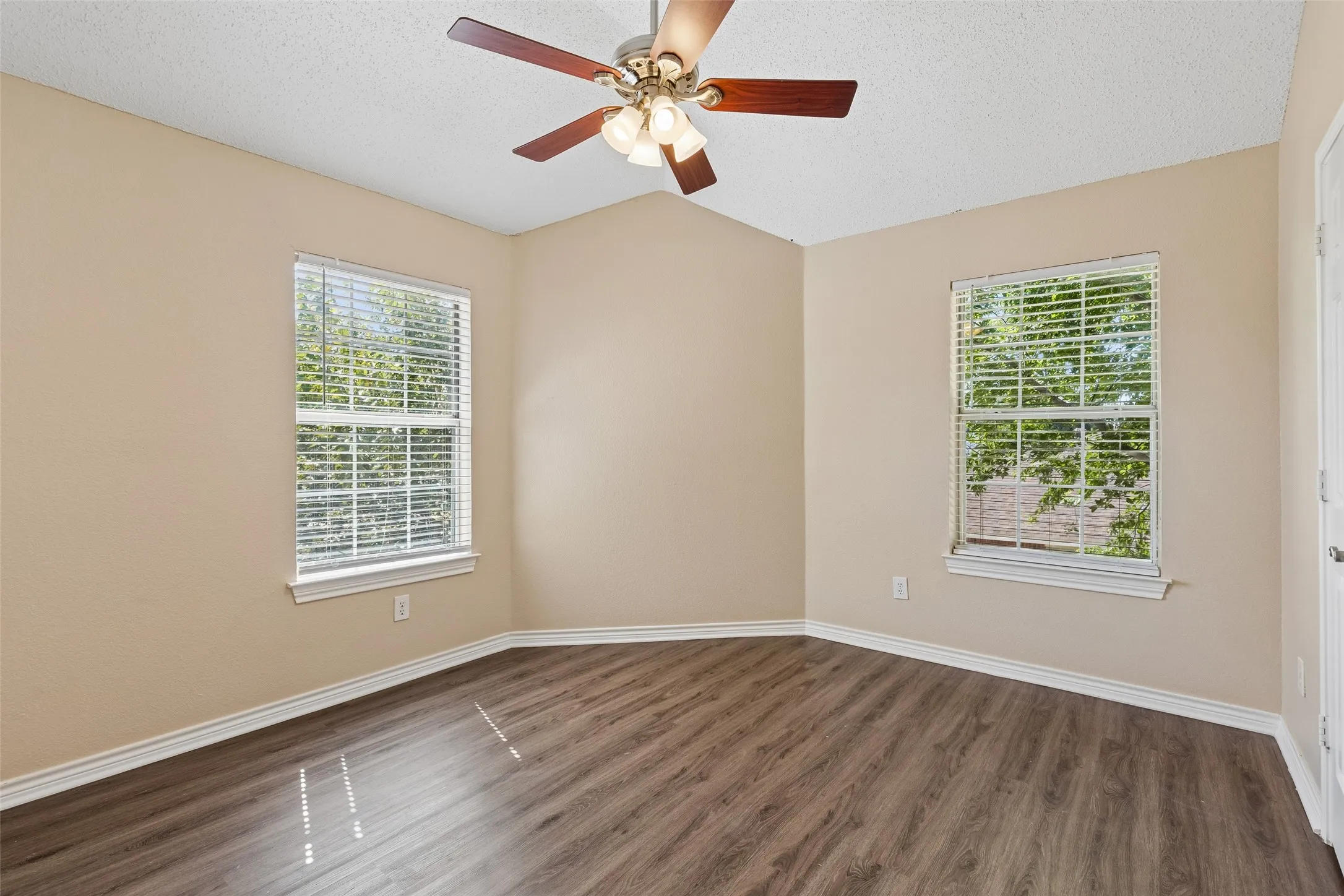Single Family Residence For Rent in Collin County , 8302 Sebastian, Frisco, Texas 75035, 4 Bedroom, 4 Bathroom, 2 Garage spaces, 2,226 Sqft, built in 1993, mls#21358895, Real Estate Agent in Frisco, Homes For Rent in Collin county, Homes For Rent in Frisco, Realtor in Frisco Texas, Real Estate Brokerage Independent Realty Texas, Luminita Cordes Realtor
