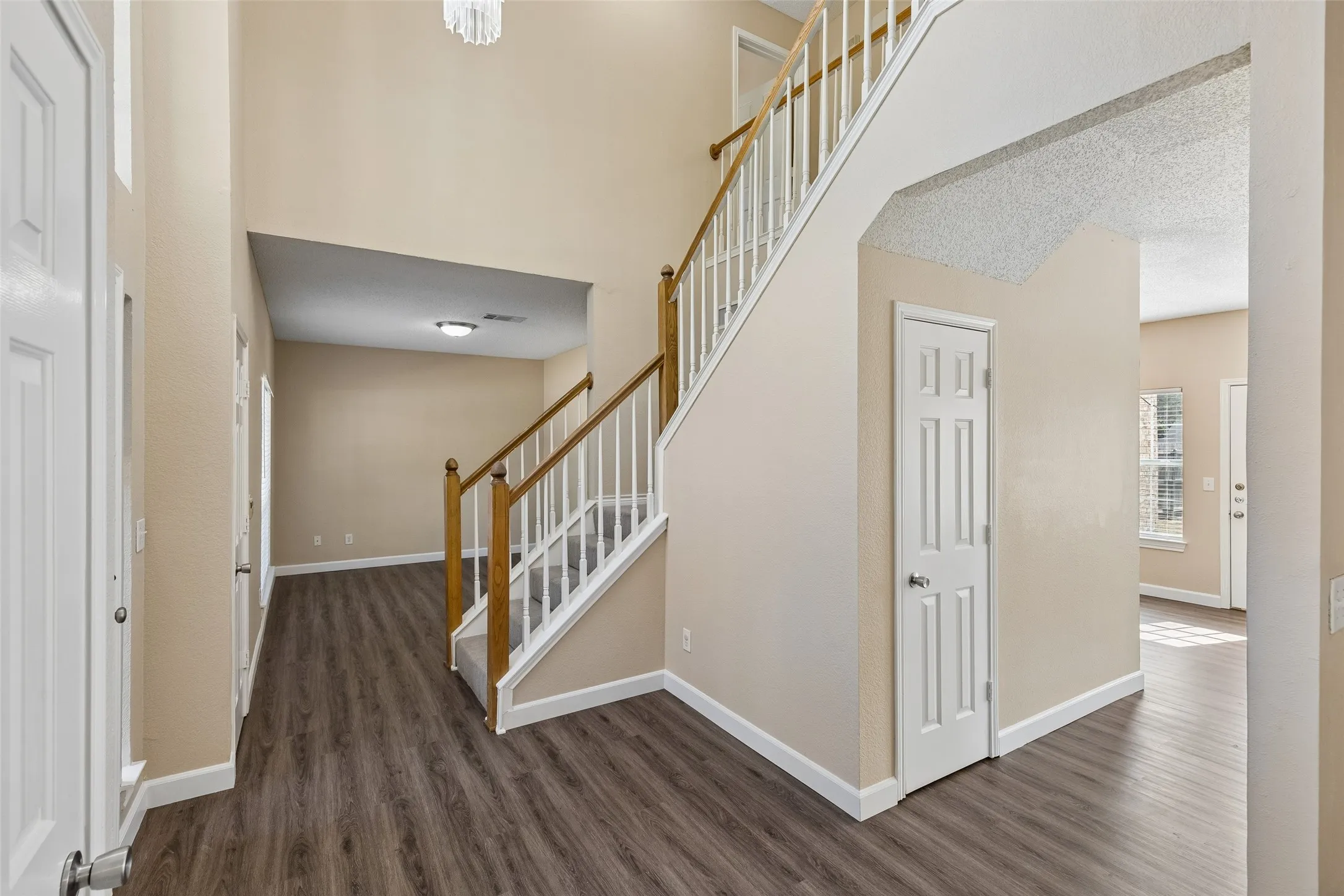 Single Family Residence For Rent in Collin County , 8302 Sebastian, Frisco, Texas 75035, 4 Bedroom, 4 Bathroom, 2 Garage spaces, 2,226 Sqft, built in 1993, mls#21358895, Real Estate Agent in Frisco, Homes For Rent in Collin county, Homes For Rent in Frisco, Realtor in Frisco Texas, Real Estate Brokerage Independent Realty Texas, Luminita Cordes Realtor