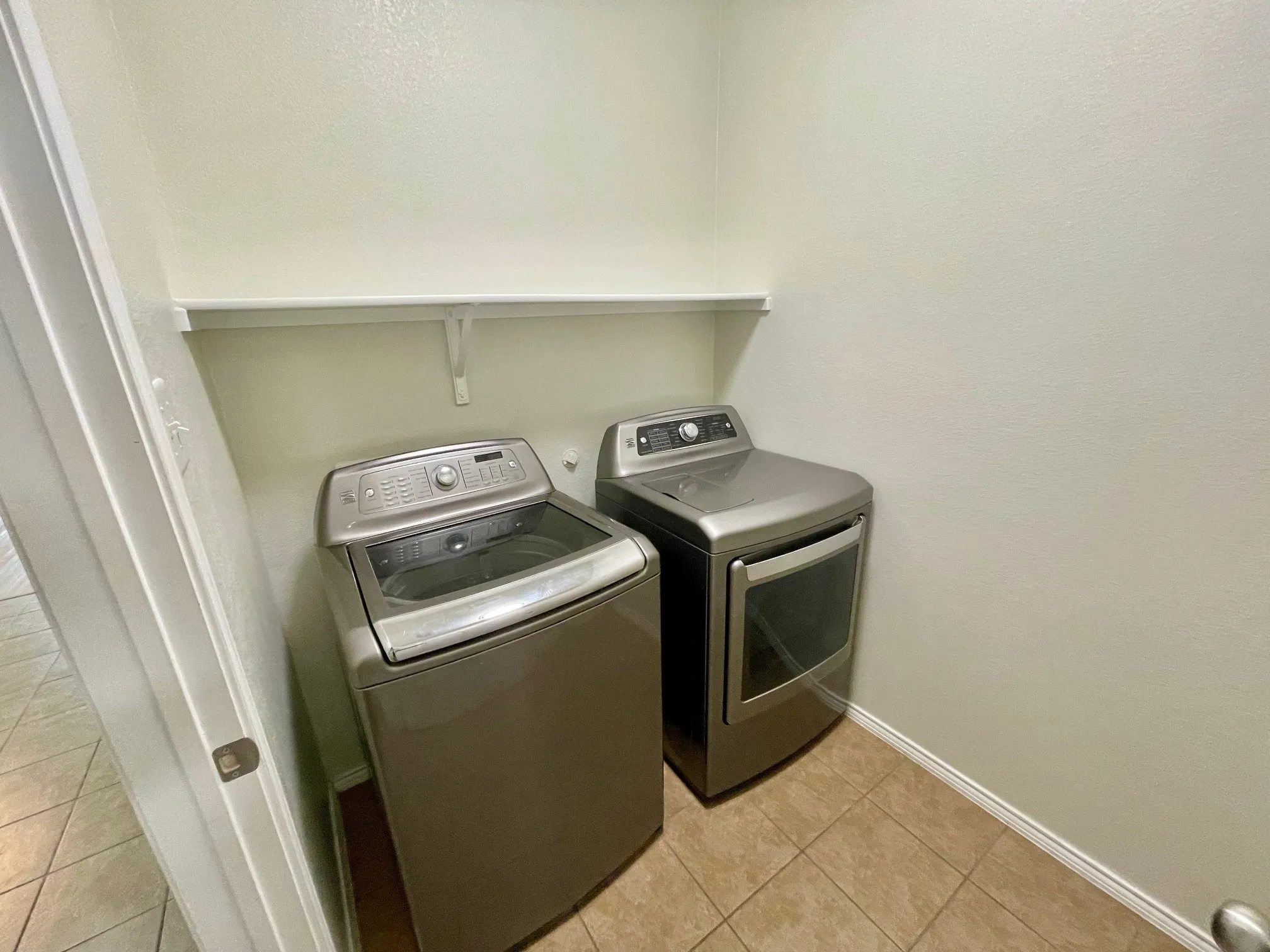 Single Family Residence For Rent in Collin County , 3011 Whispering Pine Boulevard, Melissa, Texas 75454, 3 Bedroom, 2 Bathroom, 2 Garage spaces, 1,700 Sqft, built in 2014, mls#21367024, Real Estate Agent in Melissa, Homes For Rent in Collin county, Homes For Rent in Melissa, Realtor in Melissa Texas, Real Estate Brokerage Independent Realty Texas, Luminita Cordes Realtor