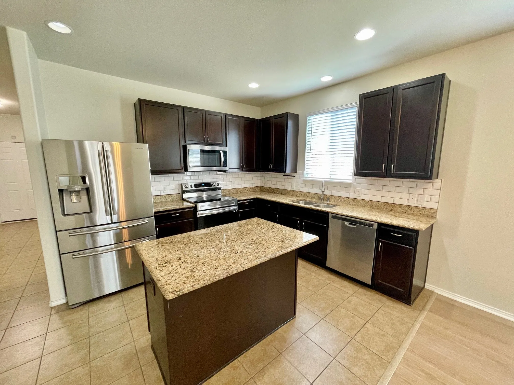 Single Family Residence For Rent in Collin County , 3011 Whispering Pine Boulevard, Melissa, Texas 75454, 3 Bedroom, 2 Bathroom, 2 Garage spaces, 1,700 Sqft, built in 2014, mls#21367024, Real Estate Agent in Melissa, Homes For Rent in Collin county, Homes For Rent in Melissa, Realtor in Melissa Texas, Real Estate Brokerage Independent Realty Texas, Luminita Cordes Realtor