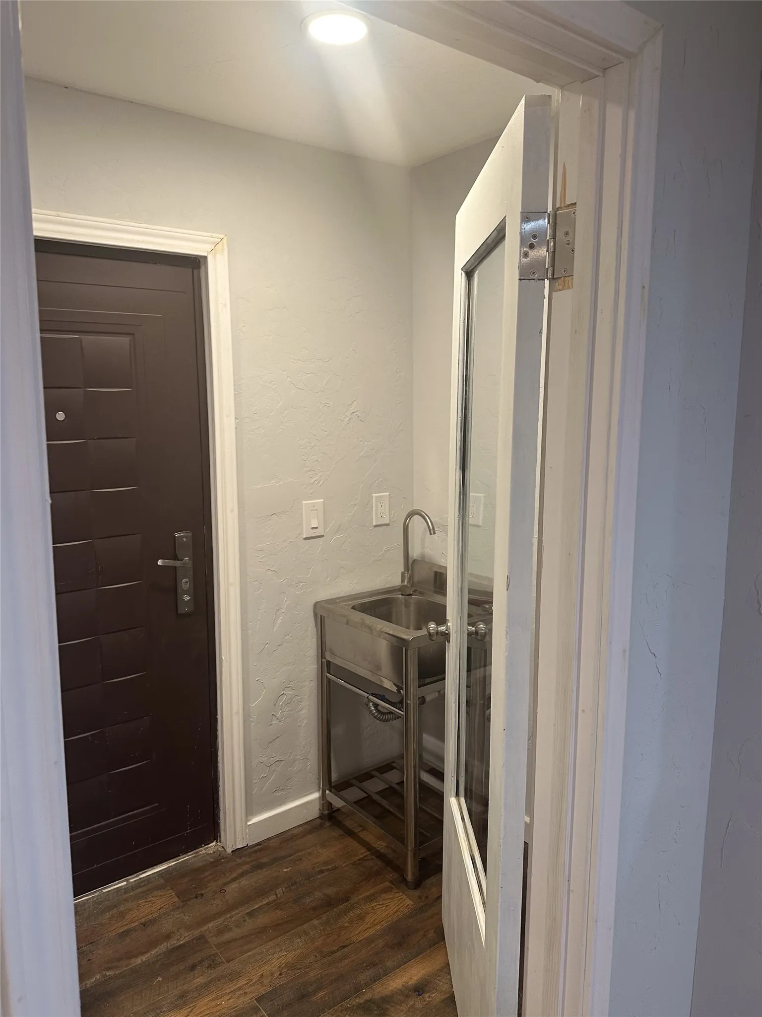 Single Family Residence For Sale in Smith County , 2708 Mcdonald Road, Tyler, Texas 75701, 3 Bedroom, 2 Bathroom, 2 Garage spaces, 1,591 Sqft, built in 1959, mls#21366066, Real Estate Agent in Tyler, Homes For Sale in Smith county, Homes For Sale in Tyler, Realtor in Tyler Texas, Real Estate Brokerage Independent Realty Texas, Luminita Cordes Realtor