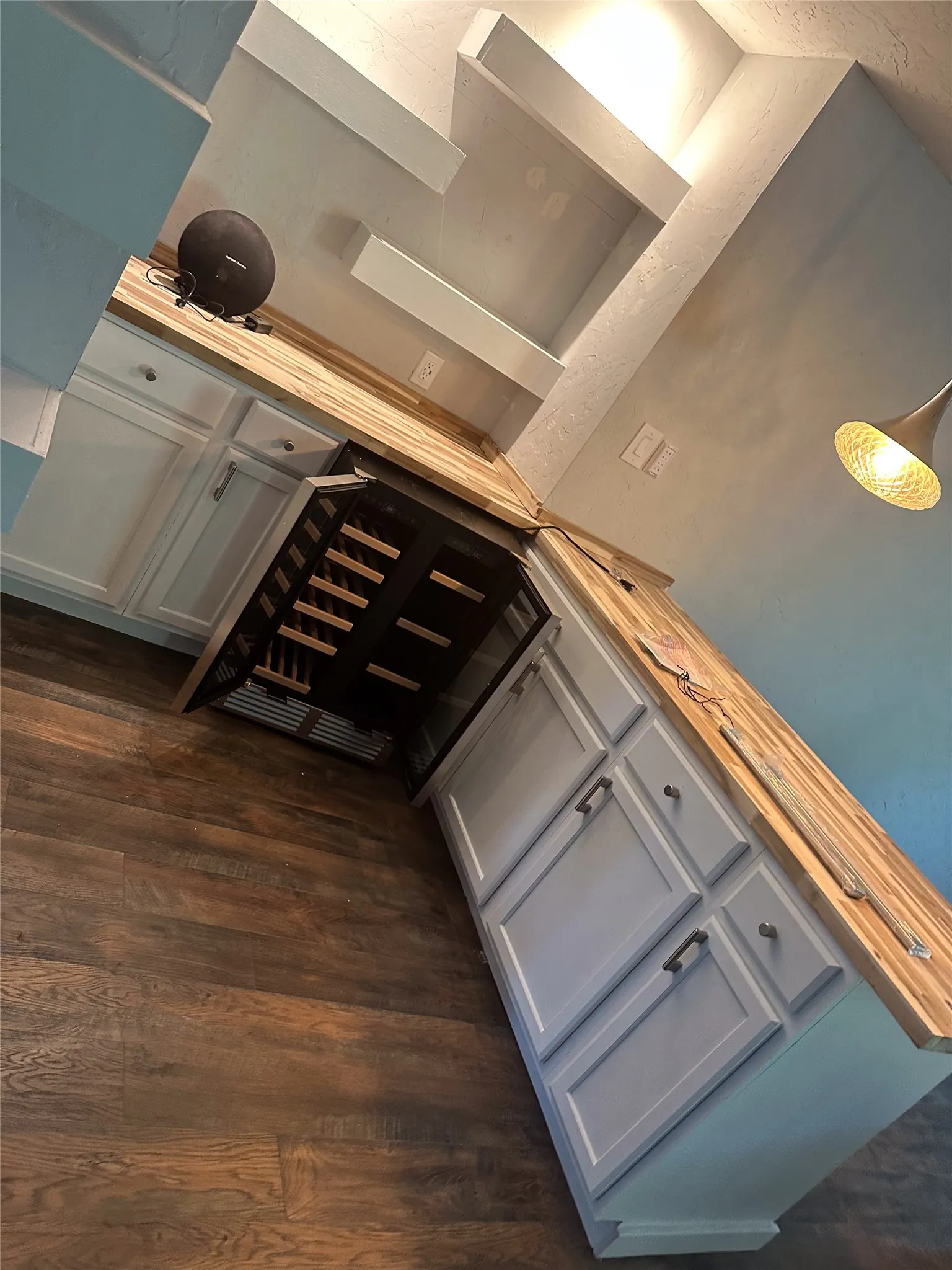 Single Family Residence For Sale in Smith County , 2708 Mcdonald Road, Tyler, Texas 75701, 3 Bedroom, 2 Bathroom, 2 Garage spaces, 1,591 Sqft, built in 1959, mls#21366066, Real Estate Agent in Tyler, Homes For Sale in Smith county, Homes For Sale in Tyler, Realtor in Tyler Texas, Real Estate Brokerage Independent Realty Texas, Luminita Cordes Realtor