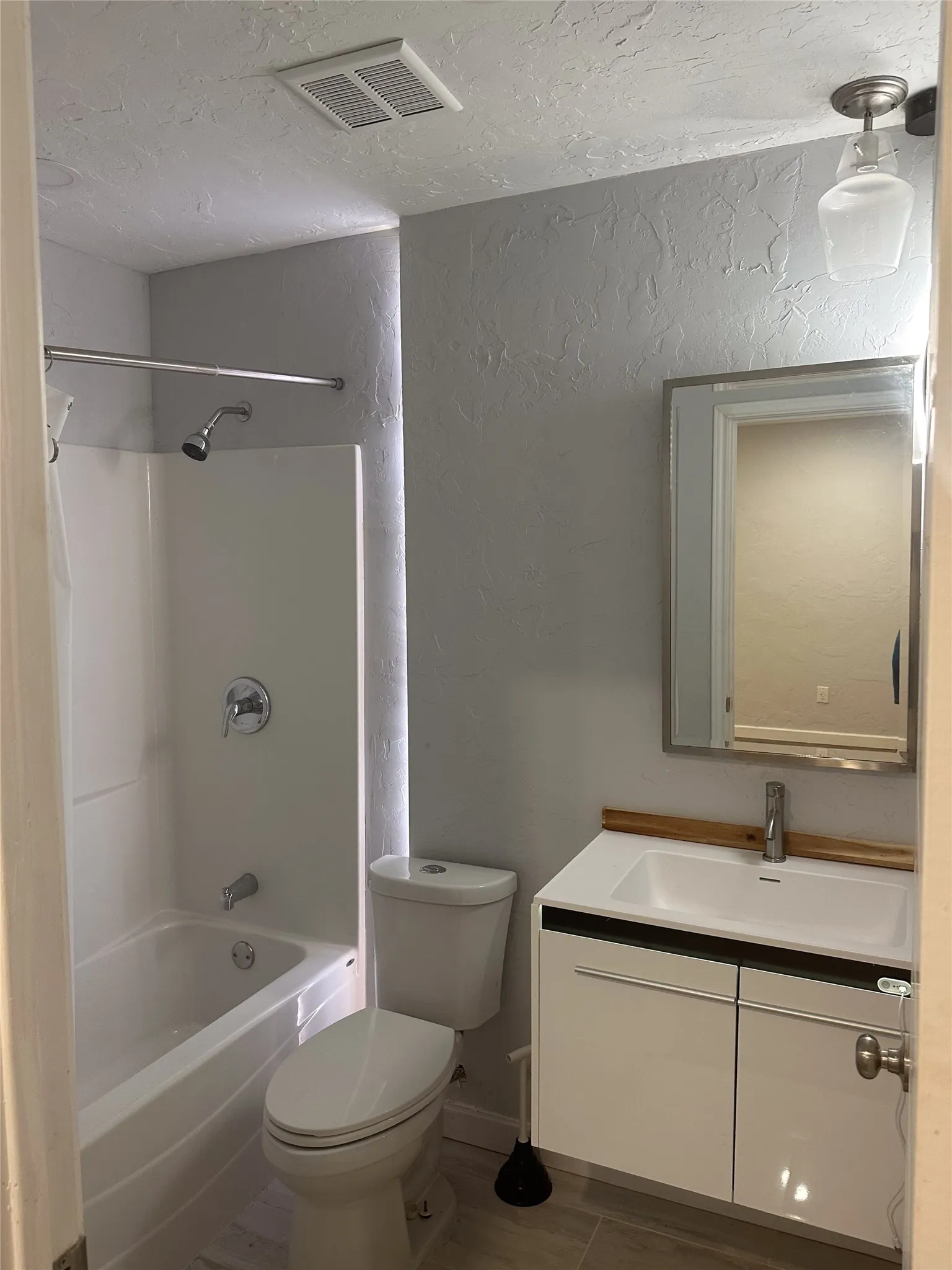 Single Family Residence For Sale in Smith County , 2708 Mcdonald Road, Tyler, Texas 75701, 3 Bedroom, 2 Bathroom, 2 Garage spaces, 1,591 Sqft, built in 1959, mls#21366066, Real Estate Agent in Tyler, Homes For Sale in Smith county, Homes For Sale in Tyler, Realtor in Tyler Texas, Real Estate Brokerage Independent Realty Texas, Luminita Cordes Realtor