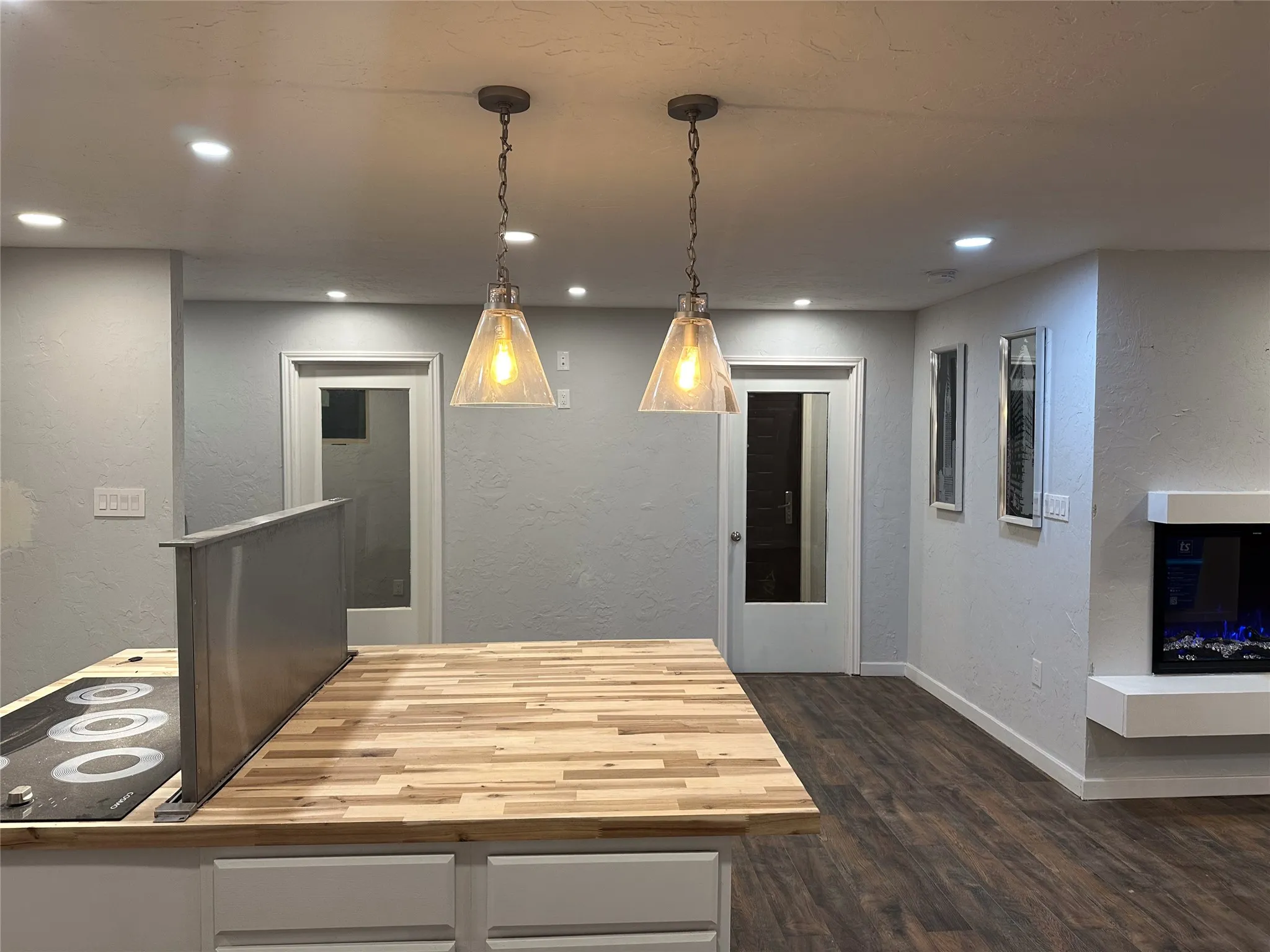 Single Family Residence For Sale in Smith County , 2708 Mcdonald Road, Tyler, Texas 75701, 3 Bedroom, 2 Bathroom, 2 Garage spaces, 1,591 Sqft, built in 1959, mls#21366066, Real Estate Agent in Tyler, Homes For Sale in Smith county, Homes For Sale in Tyler, Realtor in Tyler Texas, Real Estate Brokerage Independent Realty Texas, Luminita Cordes Realtor
