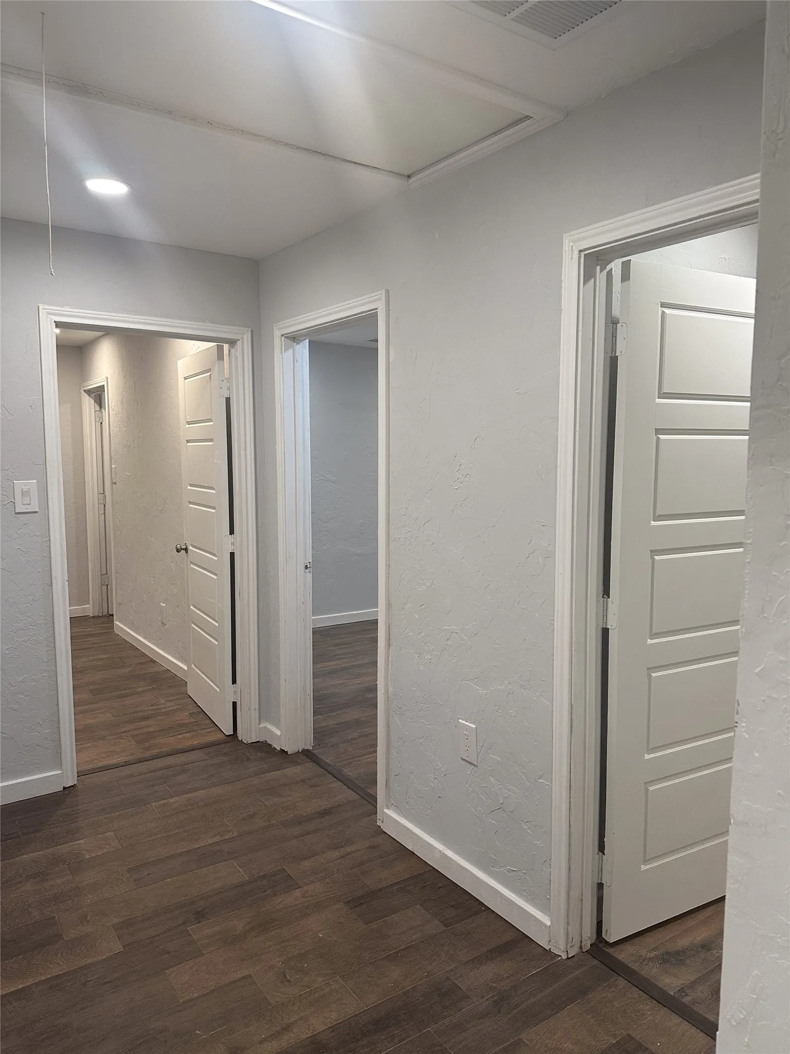Single Family Residence For Sale in Smith County , 2708 Mcdonald Road, Tyler, Texas 75701, 3 Bedroom, 2 Bathroom, 2 Garage spaces, 1,591 Sqft, built in 1959, mls#21366066, Real Estate Agent in Tyler, Homes For Sale in Smith county, Homes For Sale in Tyler, Realtor in Tyler Texas, Real Estate Brokerage Independent Realty Texas, Luminita Cordes Realtor