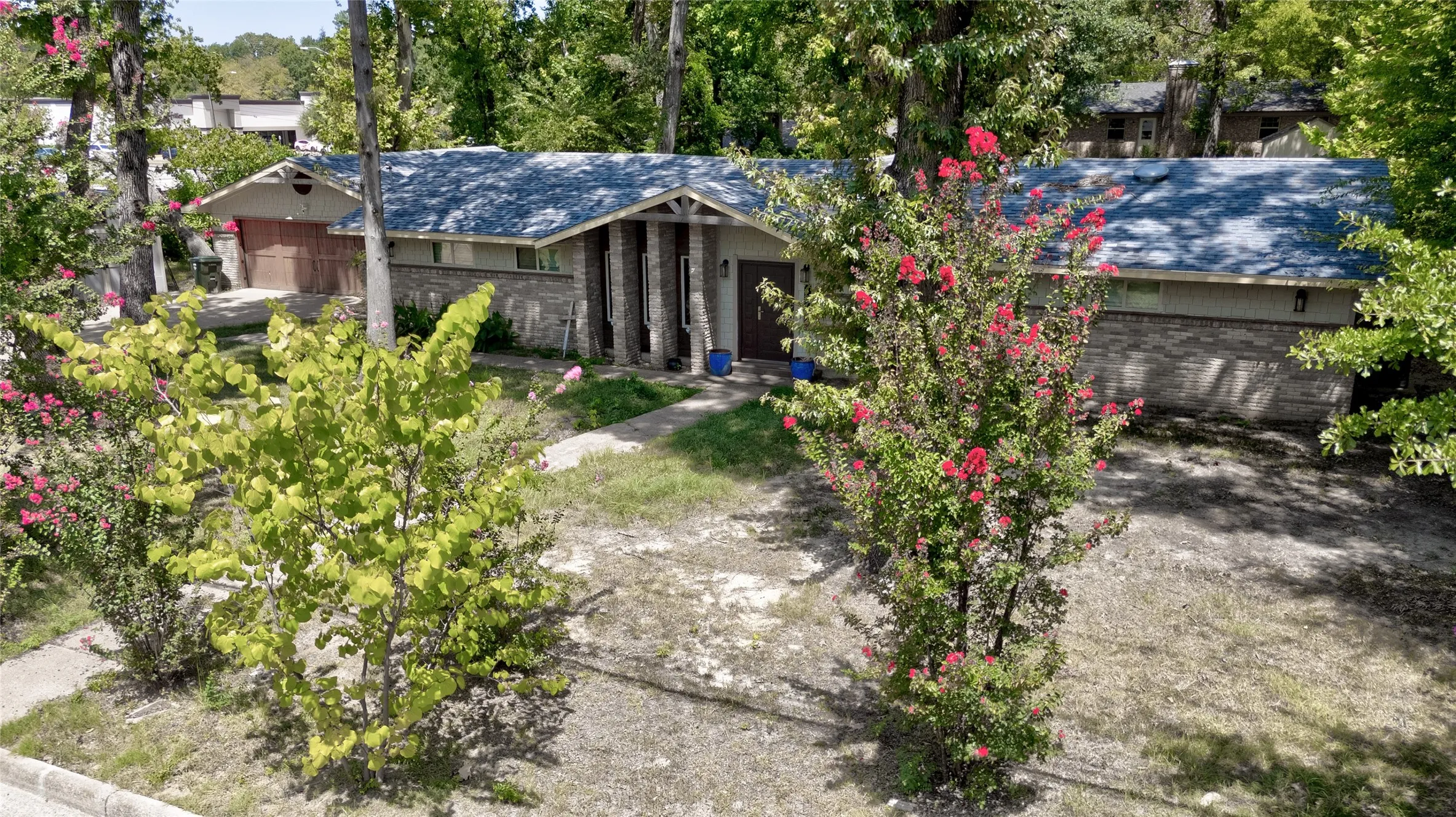Single Family Residence For Sale in Smith County , 2708 Mcdonald Road, Tyler, Texas 75701, 3 Bedroom, 2 Bathroom, 2 Garage spaces, 1,591 Sqft, built in 1959, mls#21366066, Real Estate Agent in Tyler, Homes For Sale in Smith county, Homes For Sale in Tyler, Realtor in Tyler Texas, Real Estate Brokerage Independent Realty Texas, Luminita Cordes Realtor