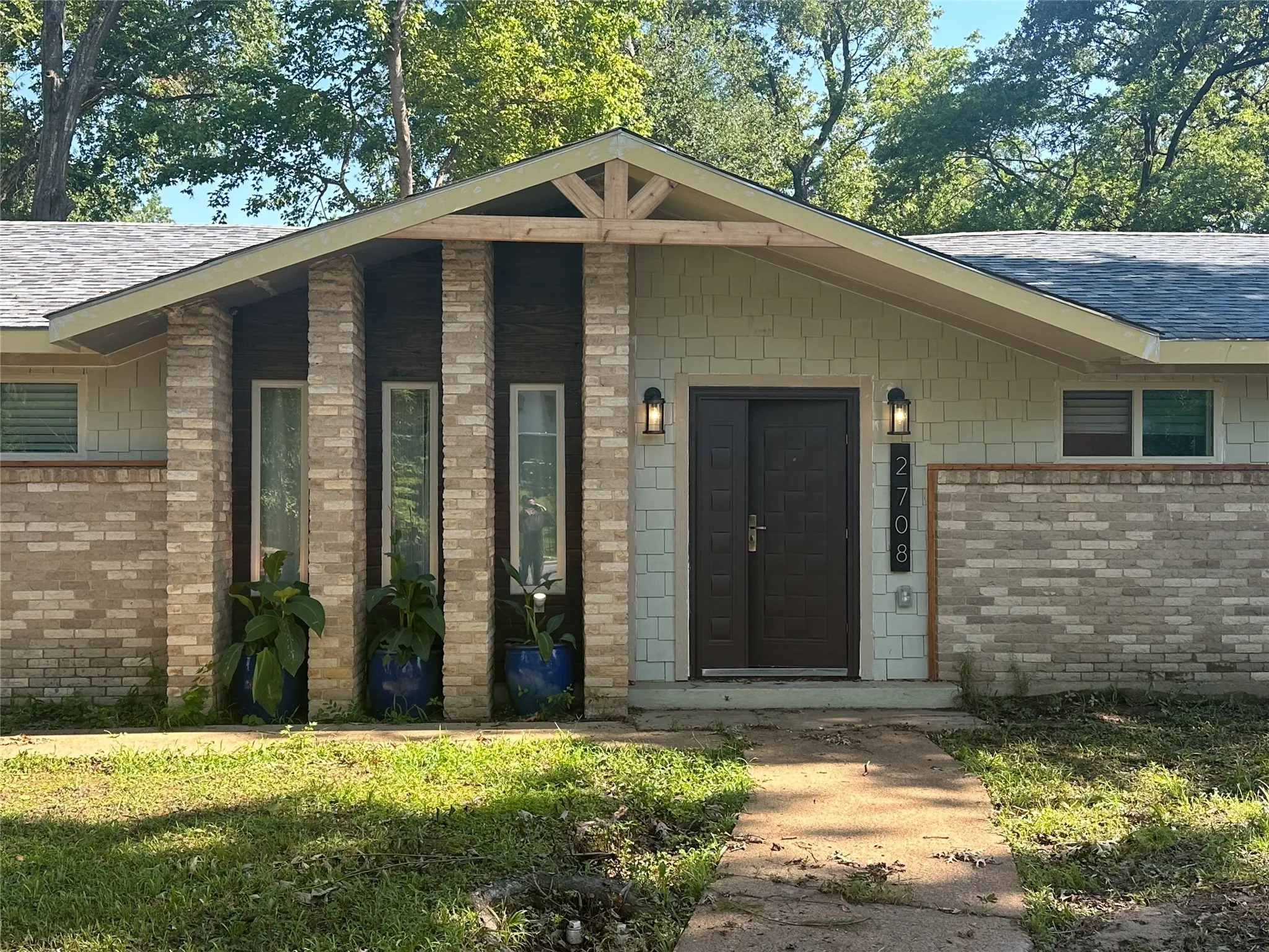 Single Family Residence For Sale in Smith County , 2708 Mcdonald Road, Tyler, Texas 75701, 3 Bedroom, 2 Bathroom, 2 Garage spaces, 1,591 Sqft, built in 1959, mls#21366066, Real Estate Agent in Tyler, Homes For Sale in Smith county, Homes For Sale in Tyler, Realtor in Tyler Texas, Real Estate Brokerage Independent Realty Texas, Luminita Cordes Realtor
