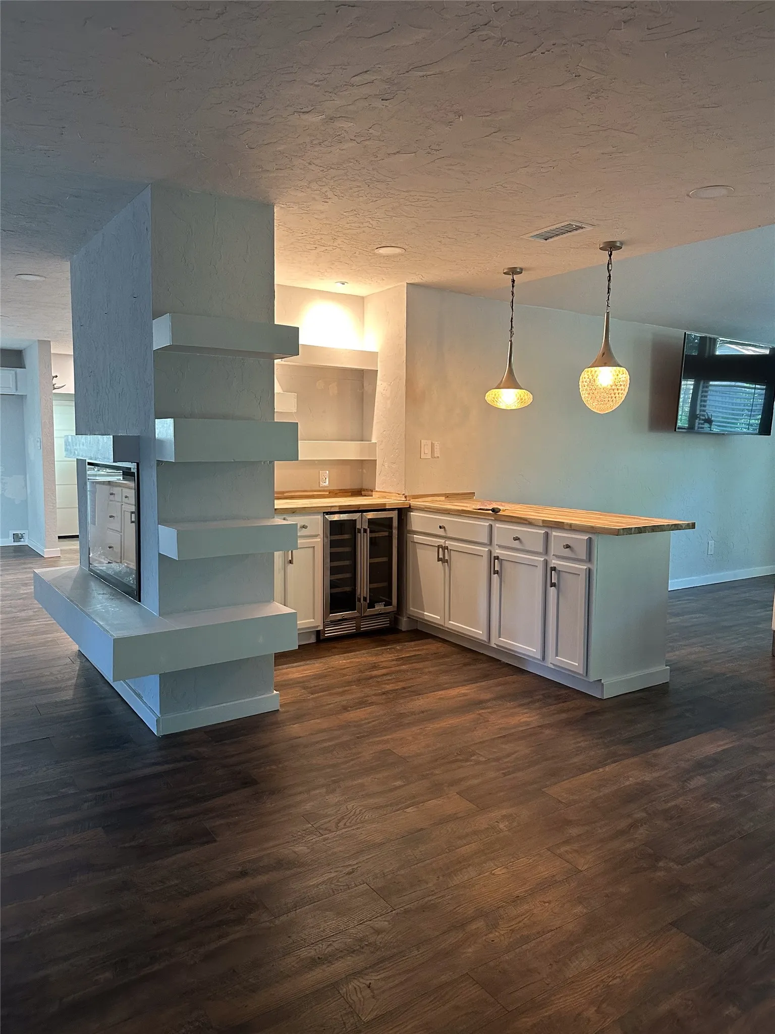 Single Family Residence For Sale in Smith County , 2708 Mcdonald Road, Tyler, Texas 75701, 3 Bedroom, 2 Bathroom, 2 Garage spaces, 1,591 Sqft, built in 1959, mls#21366066, Real Estate Agent in Tyler, Homes For Sale in Smith county, Homes For Sale in Tyler, Realtor in Tyler Texas, Real Estate Brokerage Independent Realty Texas, Luminita Cordes Realtor