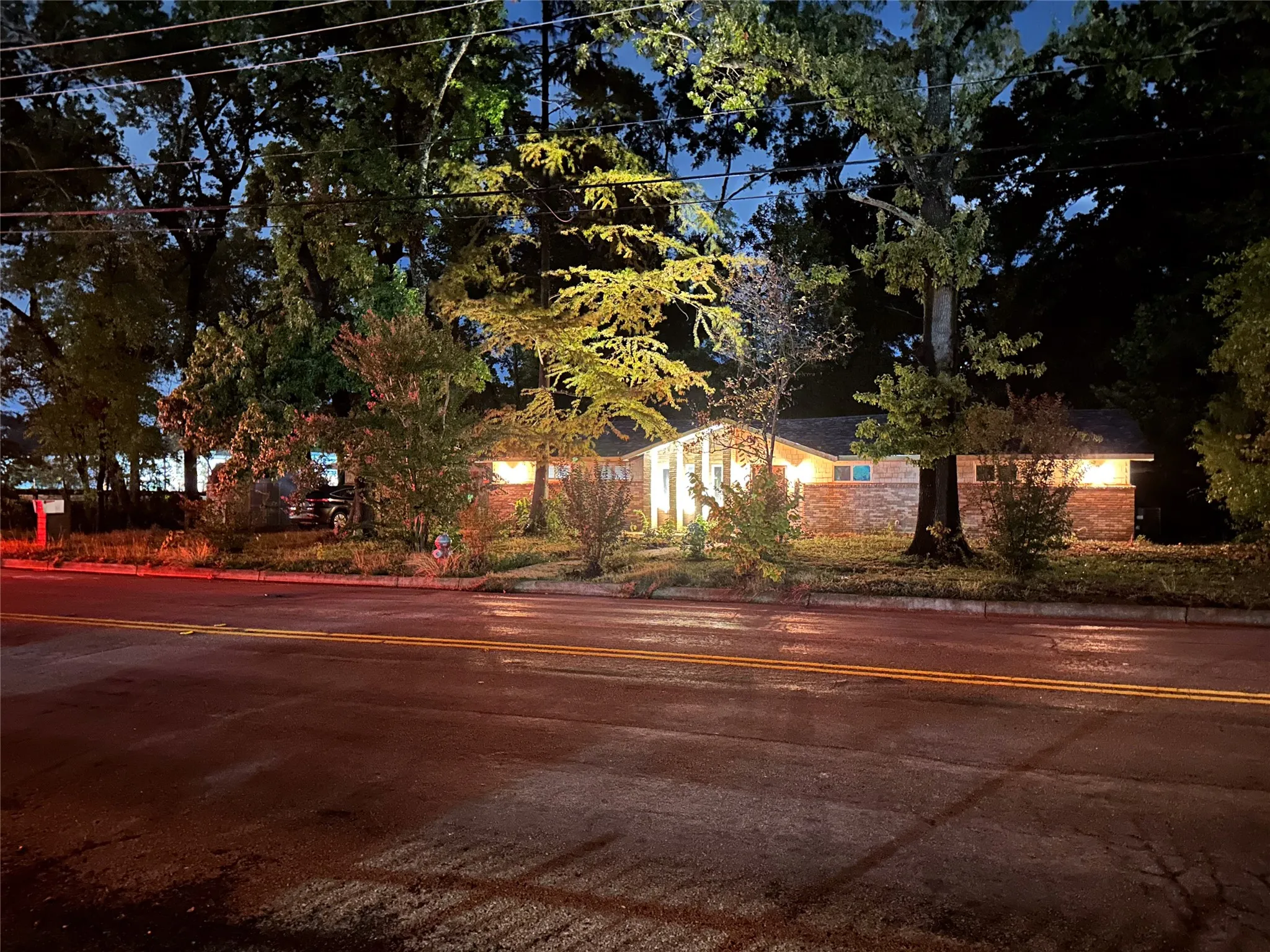 Single Family Residence For Sale in Smith County , 2708 Mcdonald Road, Tyler, Texas 75701, 3 Bedroom, 2 Bathroom, 2 Garage spaces, 1,591 Sqft, built in 1959, mls#21366066, Real Estate Agent in Tyler, Homes For Sale in Smith county, Homes For Sale in Tyler, Realtor in Tyler Texas, Real Estate Brokerage Independent Realty Texas, Luminita Cordes Realtor