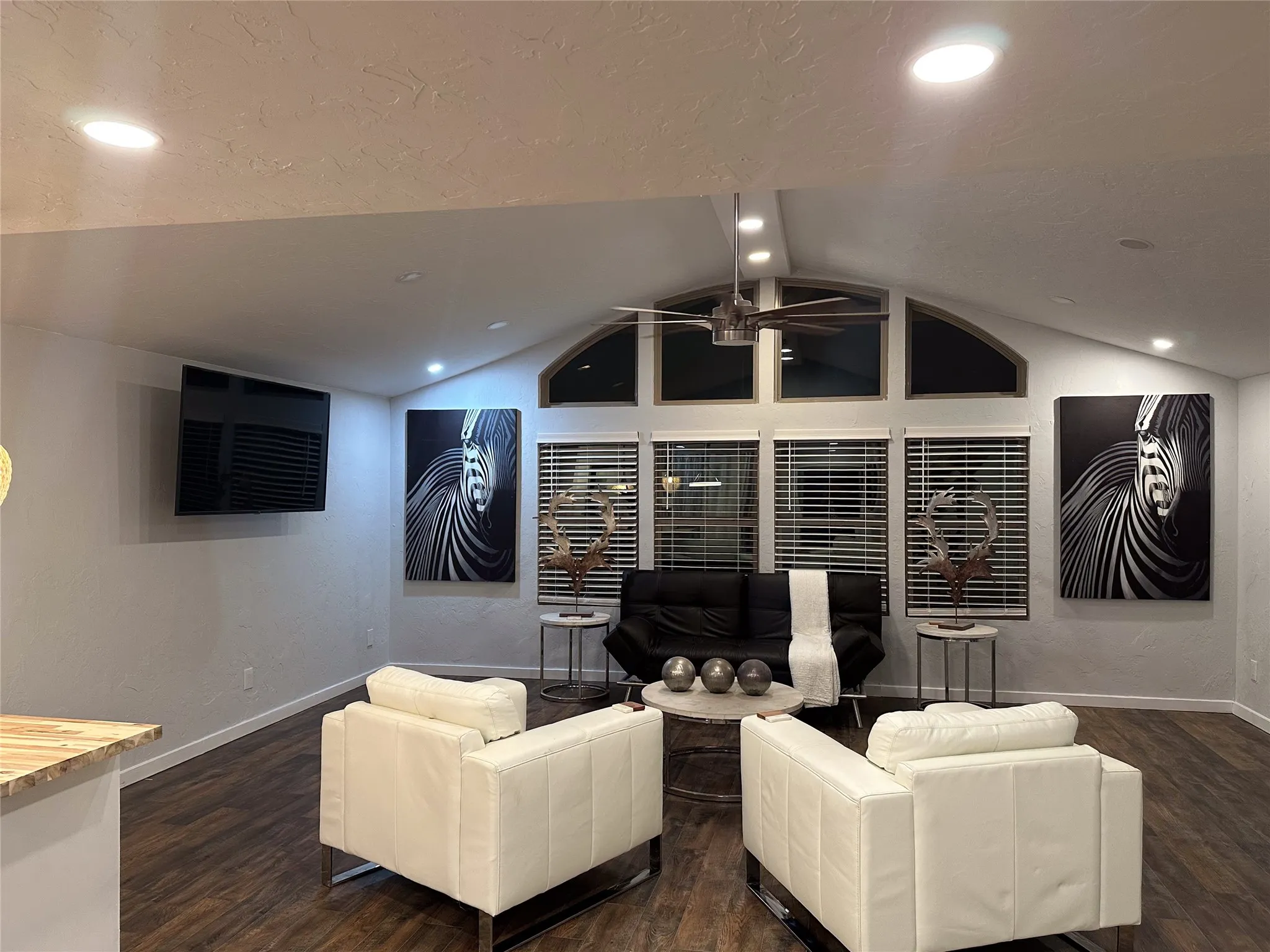 Single Family Residence For Sale in Smith County , 2708 Mcdonald Road, Tyler, Texas 75701, 3 Bedroom, 2 Bathroom, 2 Garage spaces, 1,591 Sqft, built in 1959, mls#21366066, Real Estate Agent in Tyler, Homes For Sale in Smith county, Homes For Sale in Tyler, Realtor in Tyler Texas, Real Estate Brokerage Independent Realty Texas, Luminita Cordes Realtor
