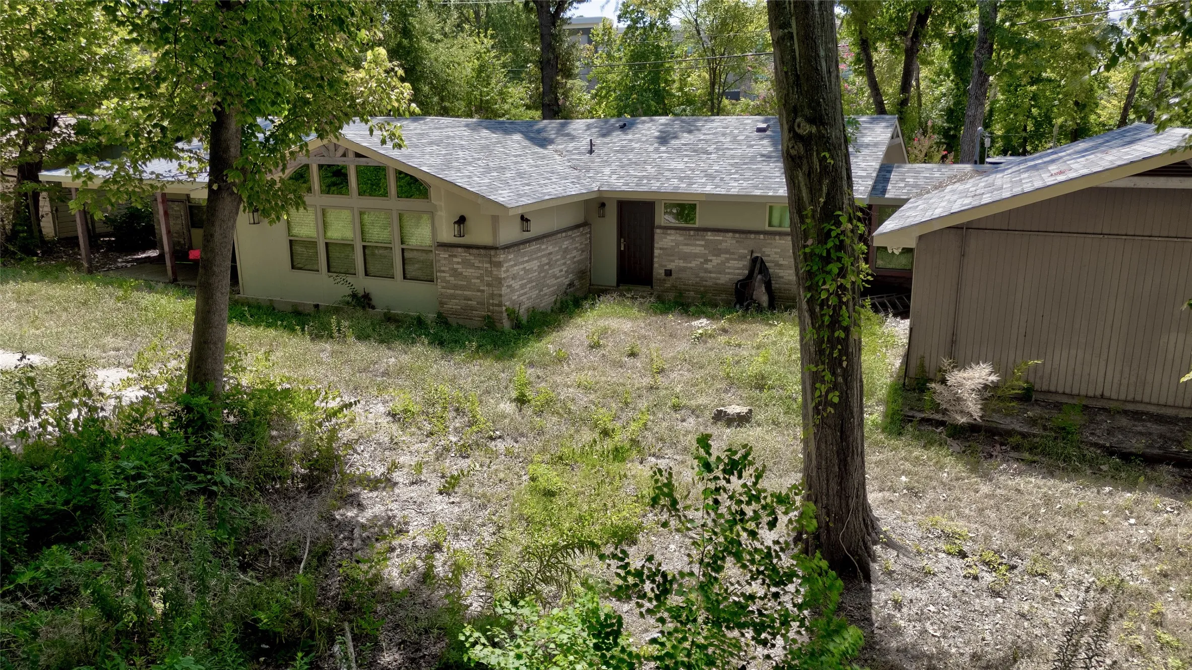 Single Family Residence For Sale in Smith County , 2708 Mcdonald Road, Tyler, Texas 75701, 3 Bedroom, 2 Bathroom, 2 Garage spaces, 1,591 Sqft, built in 1959, mls#21366066, Real Estate Agent in Tyler, Homes For Sale in Smith county, Homes For Sale in Tyler, Realtor in Tyler Texas, Real Estate Brokerage Independent Realty Texas, Luminita Cordes Realtor