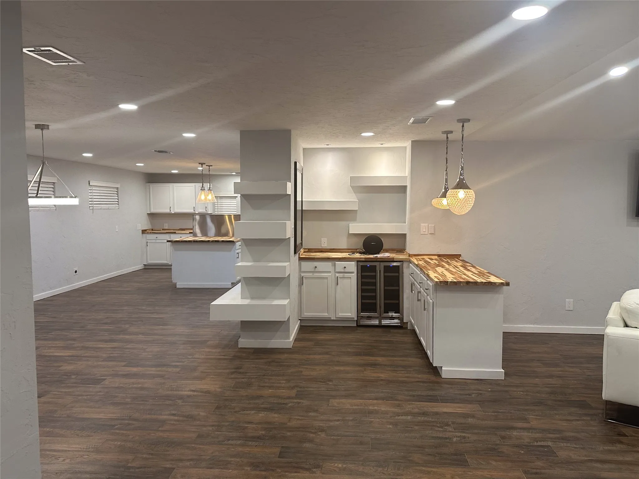 Single Family Residence For Sale in Smith County , 2708 Mcdonald Road, Tyler, Texas 75701, 3 Bedroom, 2 Bathroom, 2 Garage spaces, 1,591 Sqft, built in 1959, mls#21366066, Real Estate Agent in Tyler, Homes For Sale in Smith county, Homes For Sale in Tyler, Realtor in Tyler Texas, Real Estate Brokerage Independent Realty Texas, Luminita Cordes Realtor