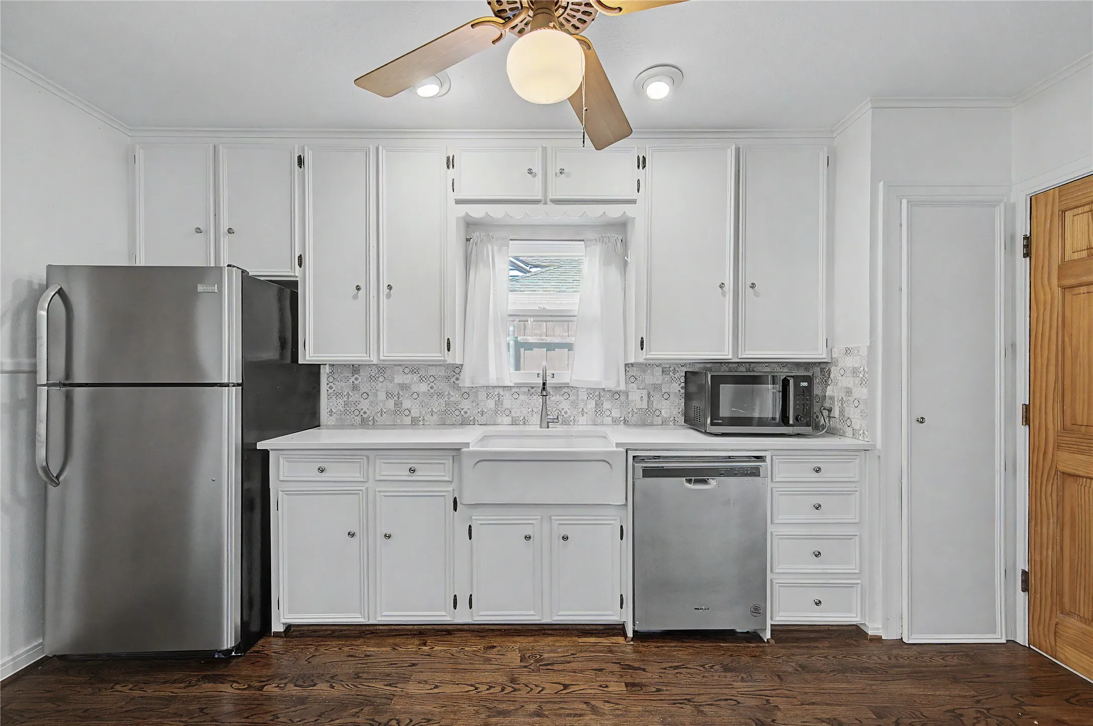 Single Family Residence For Rent in Dallas County , 6047 Martel Avenue, Dallas, Texas 75206, 2 Bedroom, 1 Bathroom, 1 Garage spaces, 1,100 Sqft, built in 1938, mls#21367025, Real Estate Agent in Dallas, Homes For Rent in Dallas county, Homes For Rent in Dallas, Realtor in Dallas Texas, Real Estate Brokerage Independent Realty Texas, Luminita Cordes Realtor