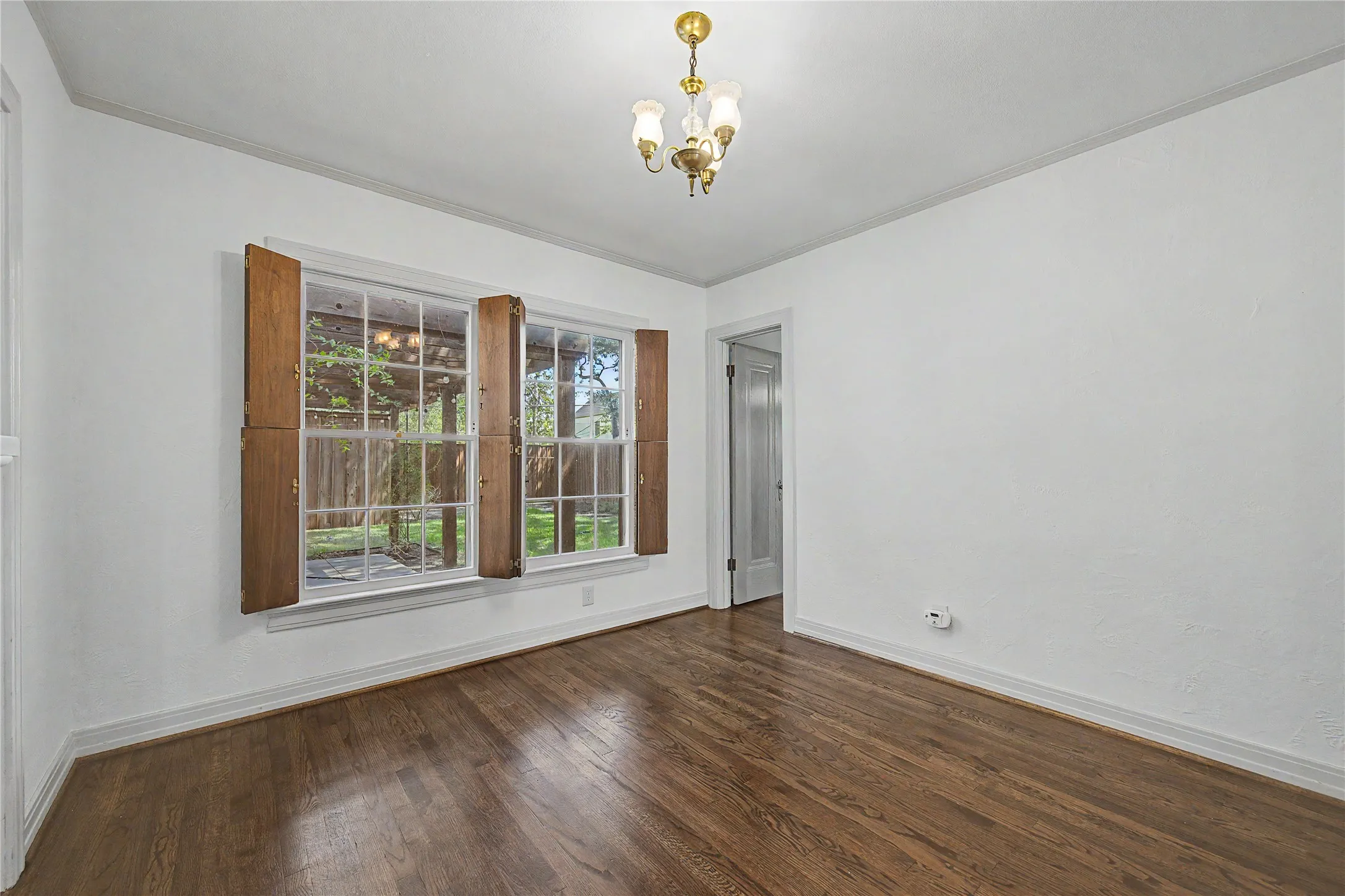 Single Family Residence For Rent in Dallas County , 6047 Martel Avenue, Dallas, Texas 75206, 2 Bedroom, 1 Bathroom, 1 Garage spaces, 1,100 Sqft, built in 1938, mls#21367025, Real Estate Agent in Dallas, Homes For Rent in Dallas county, Homes For Rent in Dallas, Realtor in Dallas Texas, Real Estate Brokerage Independent Realty Texas, Luminita Cordes Realtor