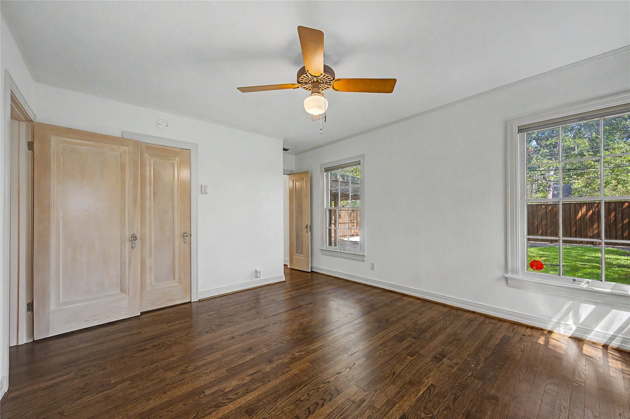 Single Family Residence For Rent in Dallas County , 6047 Martel Avenue, Dallas, Texas 75206, 2 Bedroom, 1 Bathroom, 1 Garage spaces, 1,100 Sqft, built in 1938, mls#21367025, Real Estate Agent in Dallas, Homes For Rent in Dallas county, Homes For Rent in Dallas, Realtor in Dallas Texas, Real Estate Brokerage Independent Realty Texas, Luminita Cordes Realtor