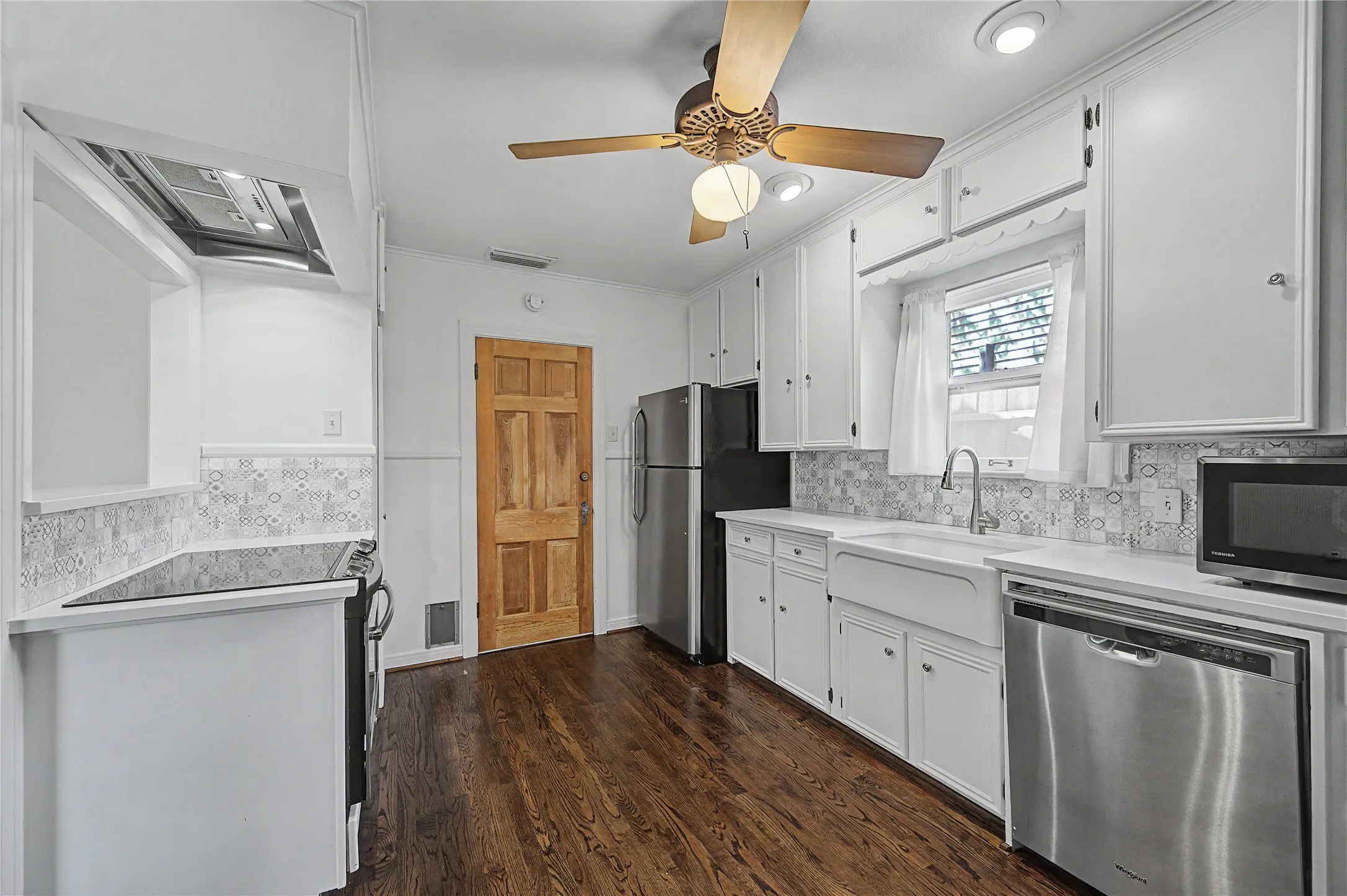 Single Family Residence For Rent in Dallas County , 6047 Martel Avenue, Dallas, Texas 75206, 2 Bedroom, 1 Bathroom, 1 Garage spaces, 1,100 Sqft, built in 1938, mls#21367025, Real Estate Agent in Dallas, Homes For Rent in Dallas county, Homes For Rent in Dallas, Realtor in Dallas Texas, Real Estate Brokerage Independent Realty Texas, Luminita Cordes Realtor