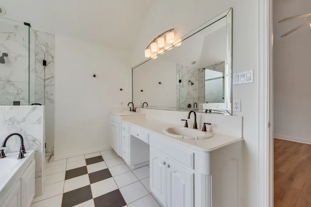 Single Family Residence For Sale in Tarrant County , 721 Herman Drive, Hurst, Texas 76054, 4 Bedroom, 2 Bathroom, 2 Garage spaces, 2,062 Sqft, built in 1996, mls#21367026, Real Estate Agent in Hurst, Homes For Sale in Tarrant county, Homes For Sale in Hurst, Realtor in Hurst Texas, Real Estate Brokerage Independent Realty Texas, Luminita Cordes Realtor