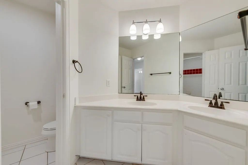 Single Family Residence For Sale in Tarrant County , 721 Herman Drive, Hurst, Texas 76054, 4 Bedroom, 2 Bathroom, 2 Garage spaces, 2,062 Sqft, built in 1996, mls#21367026, Real Estate Agent in Hurst, Homes For Sale in Tarrant county, Homes For Sale in Hurst, Realtor in Hurst Texas, Real Estate Brokerage Independent Realty Texas, Luminita Cordes Realtor