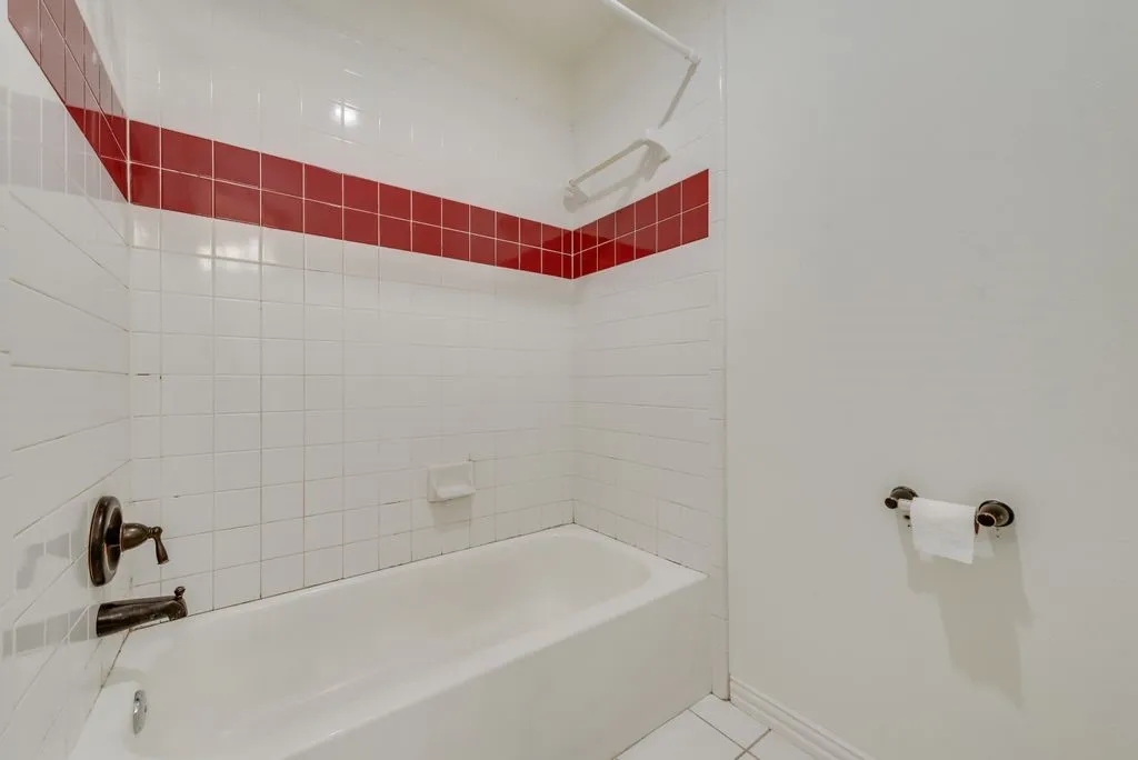 Single Family Residence For Sale in Tarrant County , 721 Herman Drive, Hurst, Texas 76054, 4 Bedroom, 2 Bathroom, 2 Garage spaces, 2,062 Sqft, built in 1996, mls#21367026, Real Estate Agent in Hurst, Homes For Sale in Tarrant county, Homes For Sale in Hurst, Realtor in Hurst Texas, Real Estate Brokerage Independent Realty Texas, Luminita Cordes Realtor