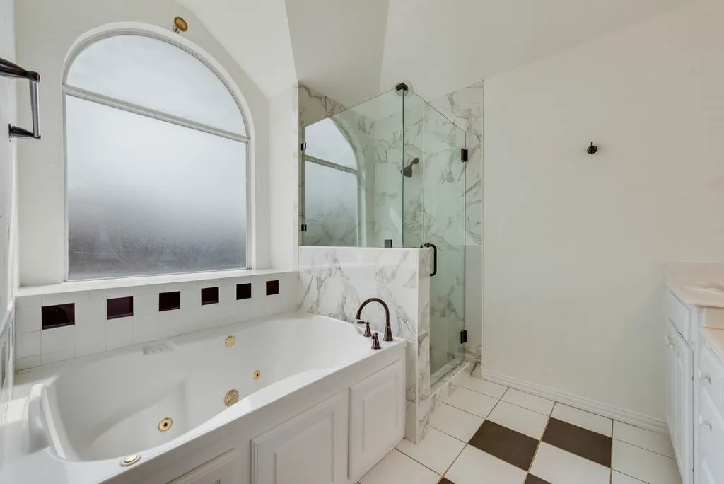 Single Family Residence For Sale in Tarrant County , 721 Herman Drive, Hurst, Texas 76054, 4 Bedroom, 2 Bathroom, 2 Garage spaces, 2,062 Sqft, built in 1996, mls#21367026, Real Estate Agent in Hurst, Homes For Sale in Tarrant county, Homes For Sale in Hurst, Realtor in Hurst Texas, Real Estate Brokerage Independent Realty Texas, Luminita Cordes Realtor