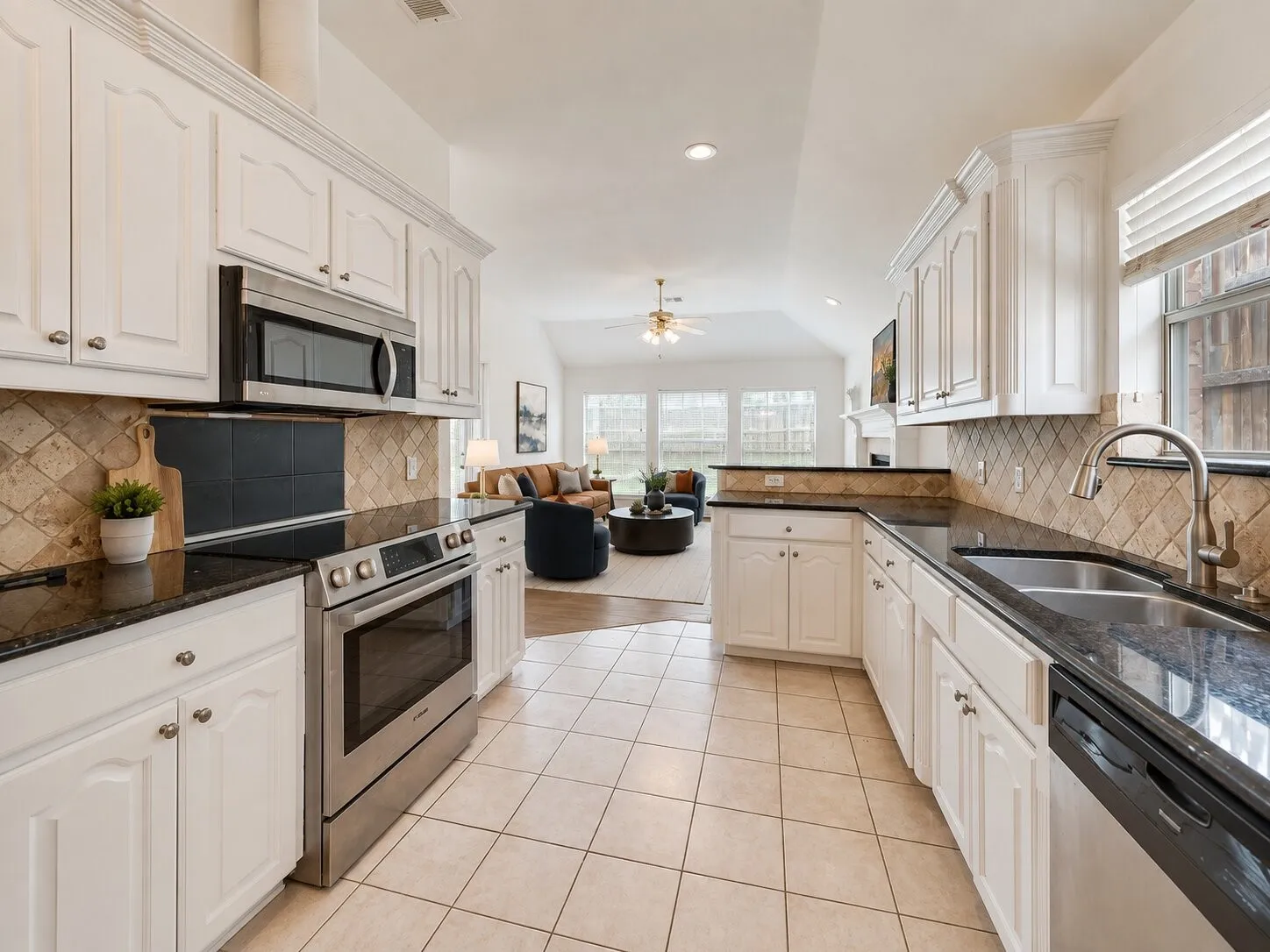 Single Family Residence For Sale in Tarrant County , 721 Herman Drive, Hurst, Texas 76054, 4 Bedroom, 2 Bathroom, 2 Garage spaces, 2,062 Sqft, built in 1996, mls#21367026, Real Estate Agent in Hurst, Homes For Sale in Tarrant county, Homes For Sale in Hurst, Realtor in Hurst Texas, Real Estate Brokerage Independent Realty Texas, Luminita Cordes Realtor