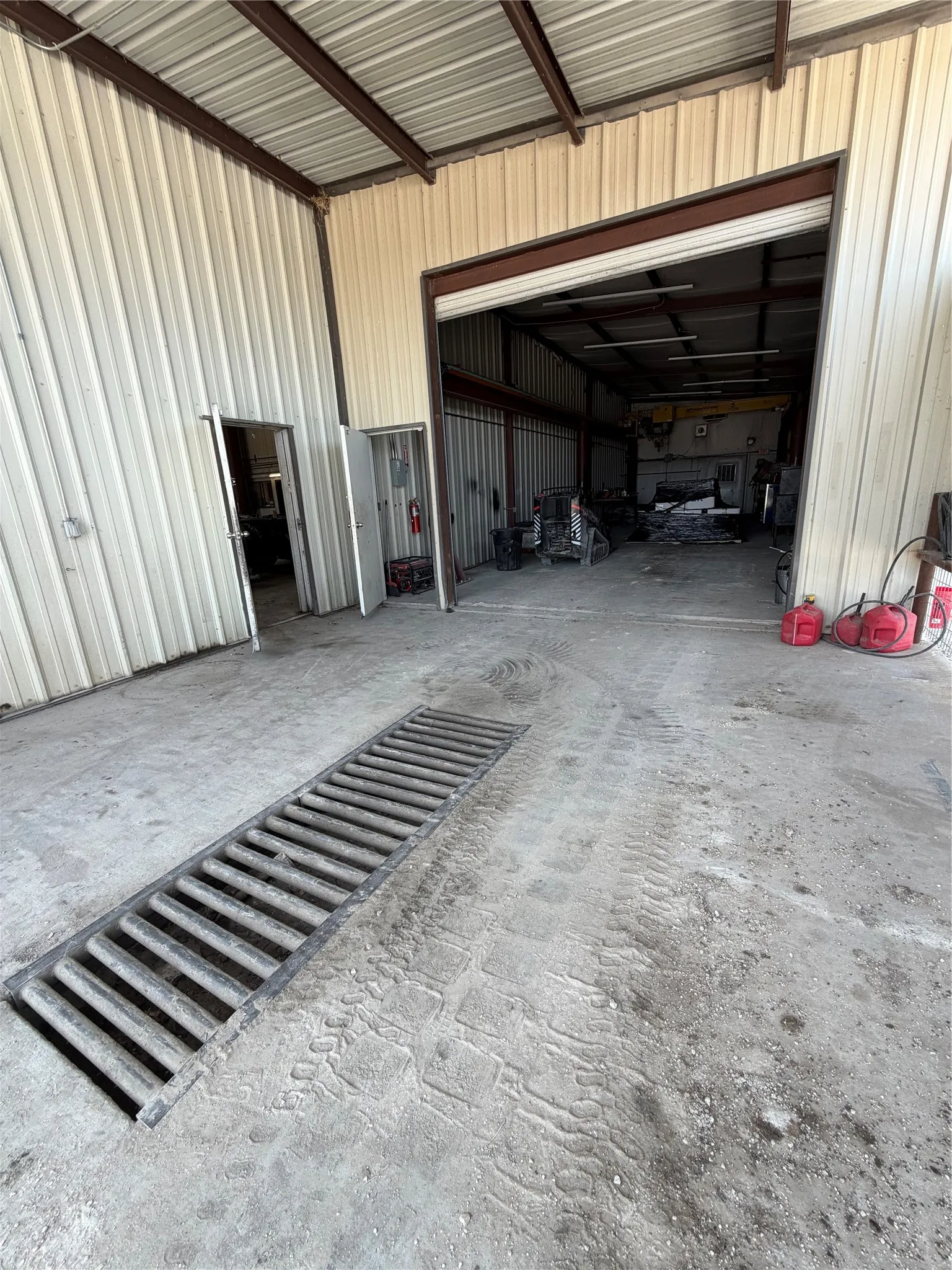 Industrial For Rent in Cooke County , 2827 W Highway 82, Gainesville, Texas 76240, 0, 0, Garage spaces, 0 Sqft, built in 1985, mls#21367028, Real Estate Agent in Gainesville, Homes For Rent in Cooke county, Homes For Rent in Gainesville, Realtor in Gainesville Texas, Real Estate Brokerage Independent Realty Texas, Luminita Cordes Realtor