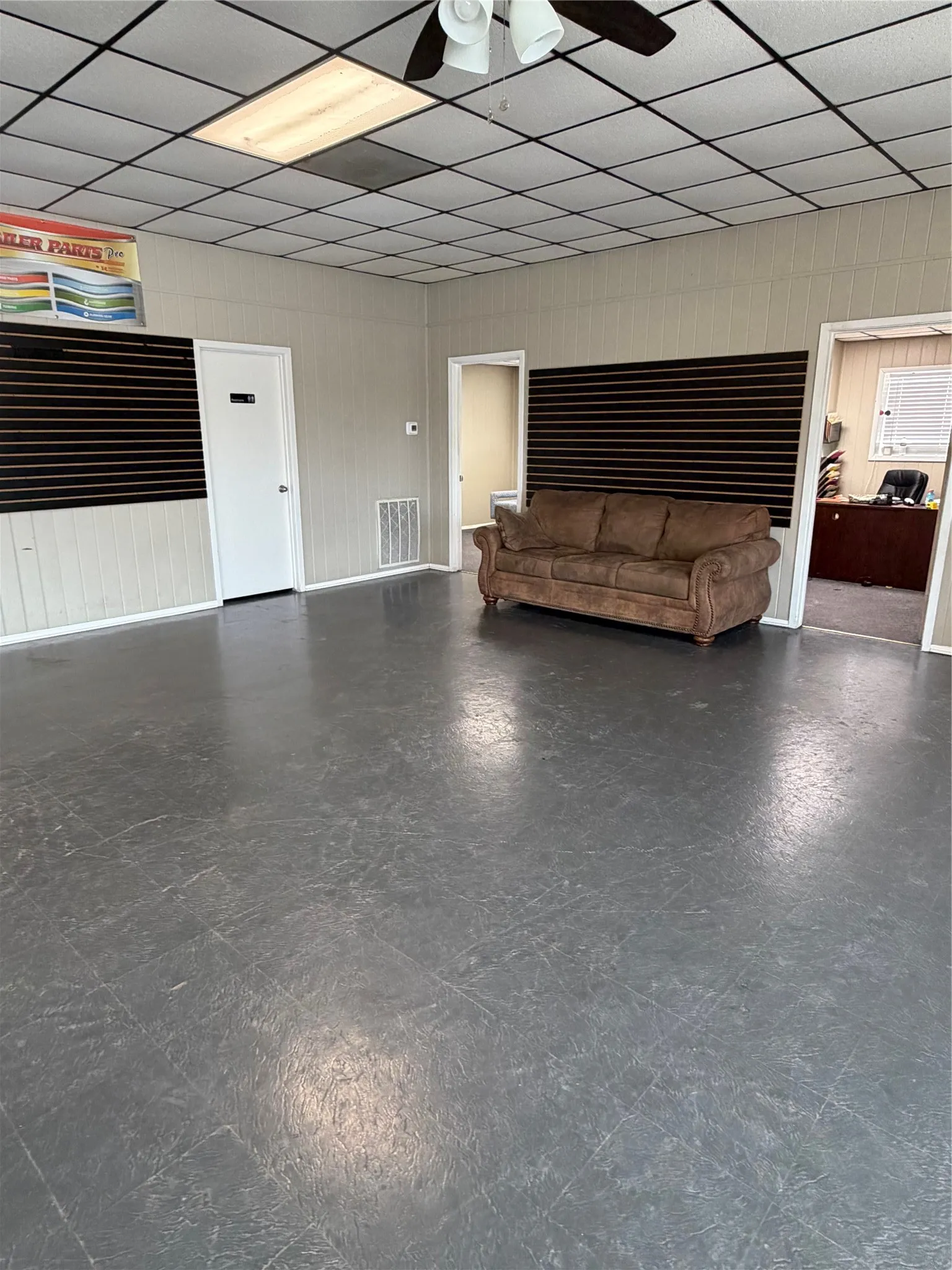 Industrial For Rent in Cooke County , 2827 W Highway 82, Gainesville, Texas 76240, 0, 0, Garage spaces, 0 Sqft, built in 1985, mls#21367028, Real Estate Agent in Gainesville, Homes For Rent in Cooke county, Homes For Rent in Gainesville, Realtor in Gainesville Texas, Real Estate Brokerage Independent Realty Texas, Luminita Cordes Realtor
