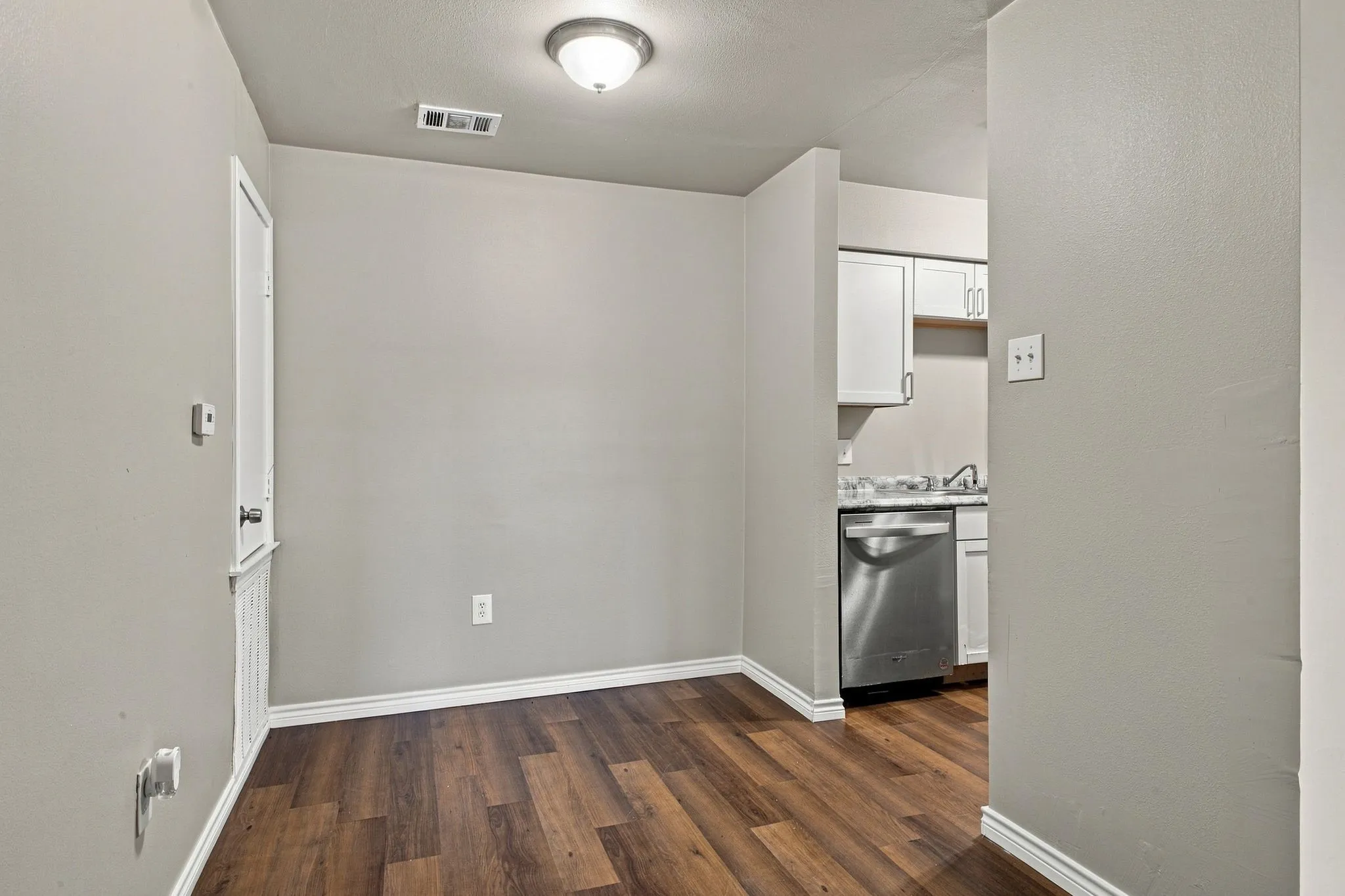 Condominium For Rent in Dallas County , 9696 Walnut Street 1902, Dallas, Texas 75243, 1 Bedroom, 1 Bathroom, Garage spaces, 730 Sqft, built in 1981, mls#21366979, Real Estate Agent in Dallas, Homes For Rent in Dallas county, Homes For Rent in Dallas, Realtor in Dallas Texas, Real Estate Brokerage Independent Realty Texas, Luminita Cordes Realtor