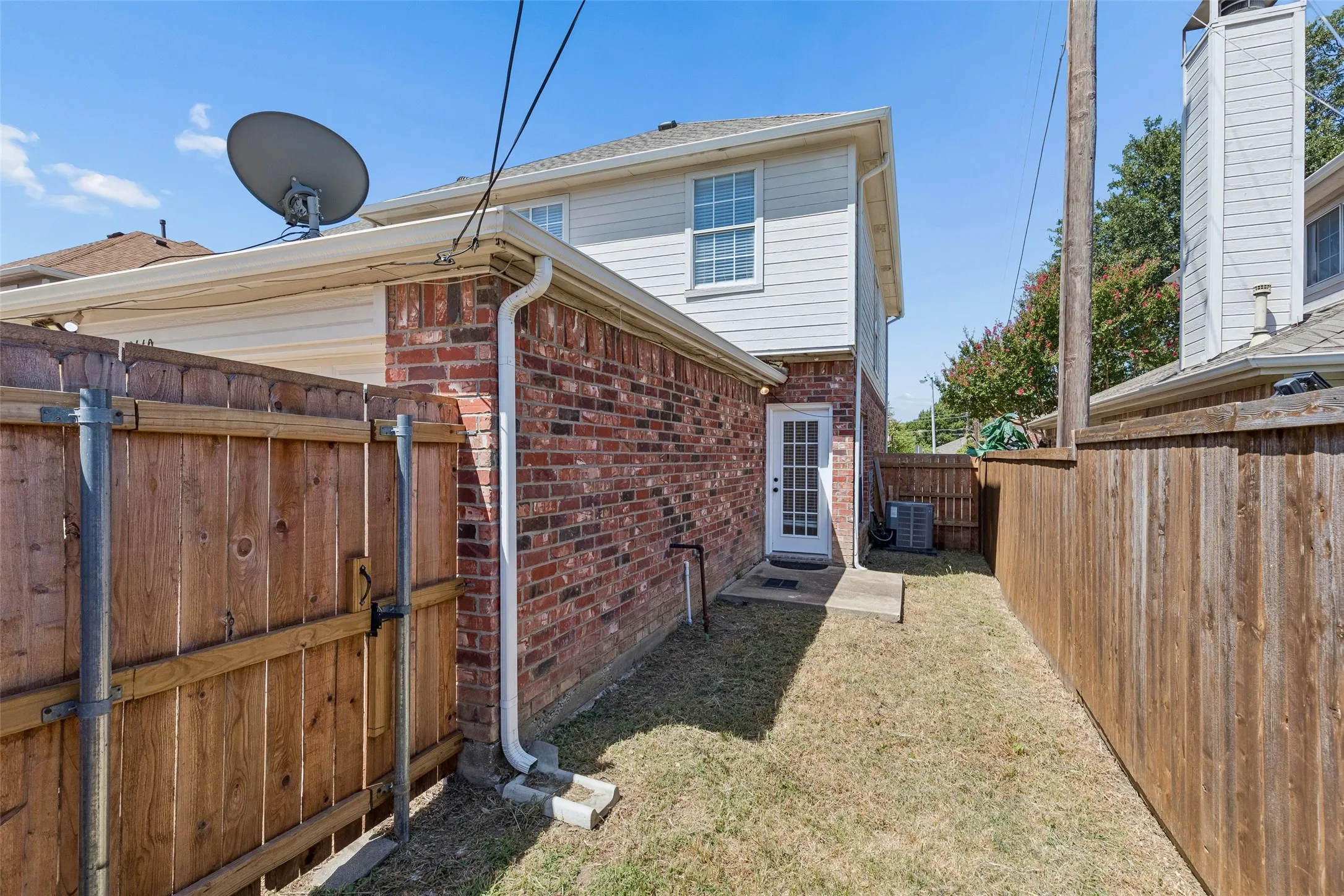 Duplex For Rent in Collin County , 8660 Hawthorne Street, Frisco, Texas 75034, 3 Bedroom, 3 Bathroom, 2 Garage spaces, 1,459 Sqft, built in 1998, Price $2,300, mls#21358893, Real Estate Agent in Frisco, Homes For Rent in Collin county, Homes For Rent in Frisco, Realtor in Frisco Texas, Real Estate Brokerage Independent Realty Texas, Luminita Cordes Realtor