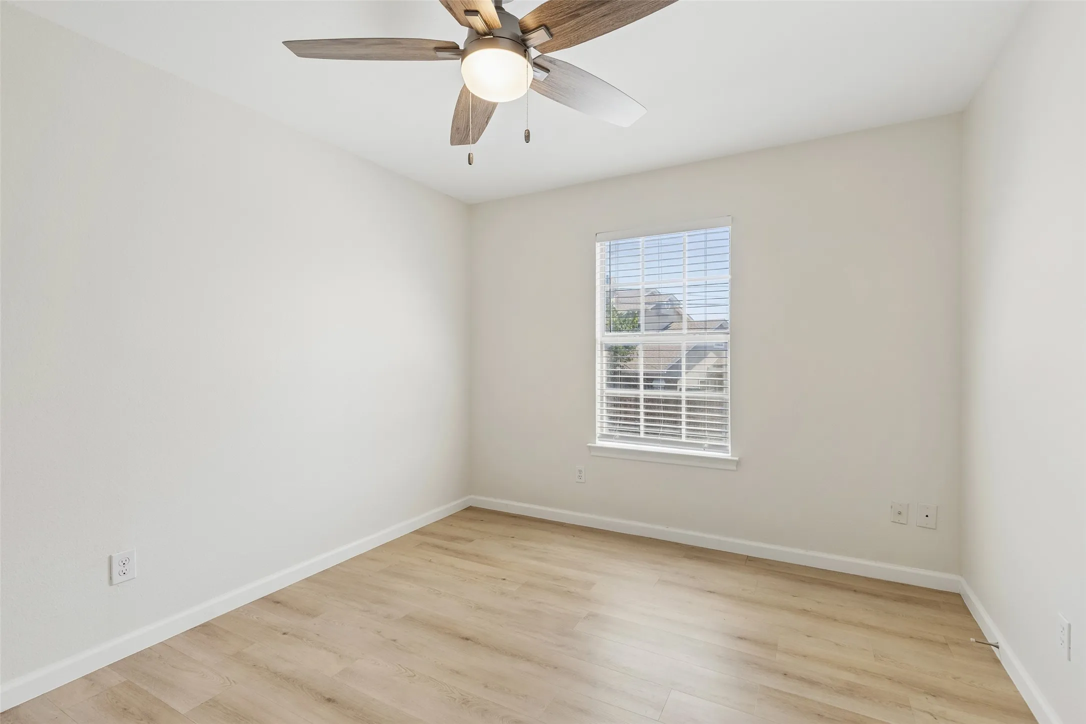 Duplex For Rent in Collin County , 8660 Hawthorne Street, Frisco, Texas 75034, 3 Bedroom, 3 Bathroom, 2 Garage spaces, 1,459 Sqft, built in 1998, Price $2,300, mls#21358893, Real Estate Agent in Frisco, Homes For Rent in Collin county, Homes For Rent in Frisco, Realtor in Frisco Texas, Real Estate Brokerage Independent Realty Texas, Luminita Cordes Realtor