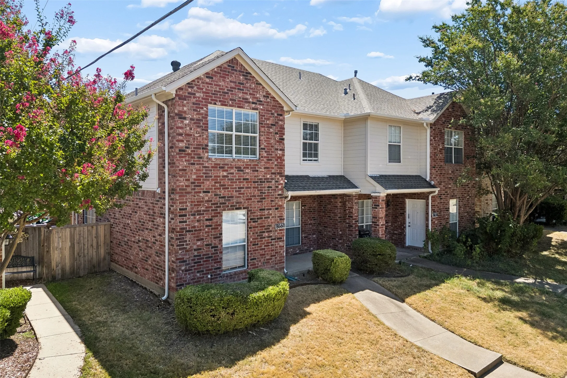 Duplex For Rent in Collin County , 8660 Hawthorne Street, Frisco, Texas 75034, 3 Bedroom, 3 Bathroom, 2 Garage spaces, 1,459 Sqft, built in 1998, Price $2,300, mls#21358893, Real Estate Agent in Frisco, Homes For Rent in Collin county, Homes For Rent in Frisco, Realtor in Frisco Texas, Real Estate Brokerage Independent Realty Texas, Luminita Cordes Realtor