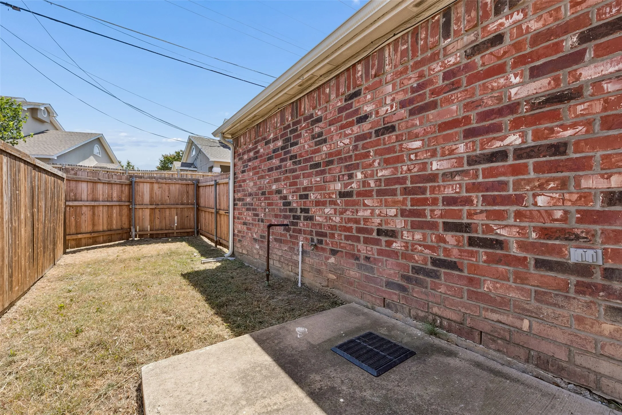 Duplex For Rent in Collin County , 8660 Hawthorne Street, Frisco, Texas 75034, 3 Bedroom, 3 Bathroom, 2 Garage spaces, 1,459 Sqft, built in 1998, Price $2,300, mls#21358893, Real Estate Agent in Frisco, Homes For Rent in Collin county, Homes For Rent in Frisco, Realtor in Frisco Texas, Real Estate Brokerage Independent Realty Texas, Luminita Cordes Realtor