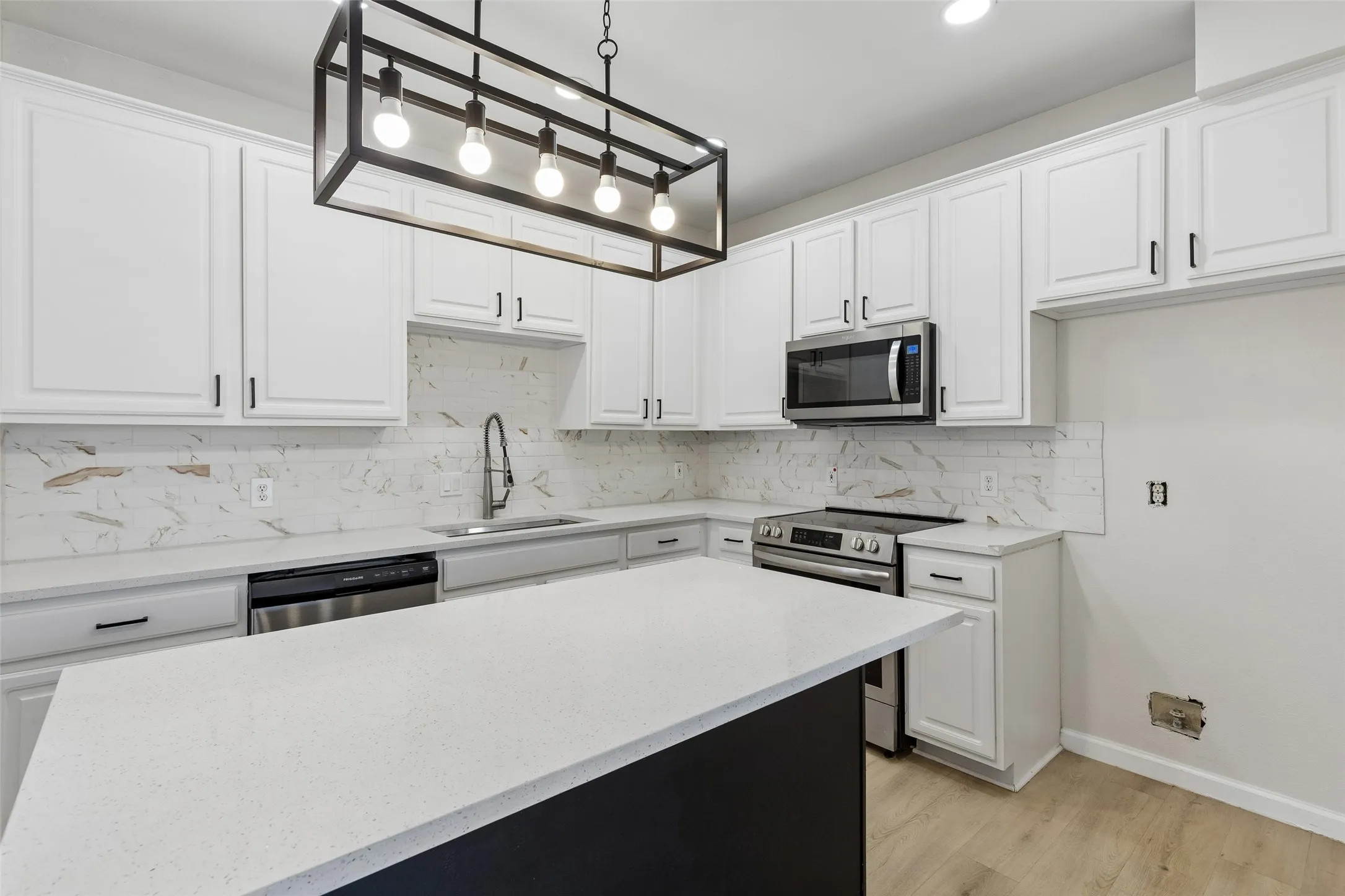 Duplex For Rent in Collin County , 8660 Hawthorne Street, Frisco, Texas 75034, 3 Bedroom, 3 Bathroom, 2 Garage spaces, 1,459 Sqft, built in 1998, Price $2,300, mls#21358893, Real Estate Agent in Frisco, Homes For Rent in Collin county, Homes For Rent in Frisco, Realtor in Frisco Texas, Real Estate Brokerage Independent Realty Texas, Luminita Cordes Realtor