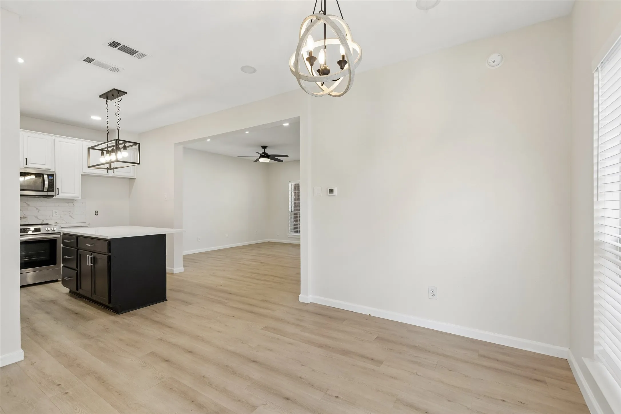 Duplex For Rent in Collin County , 8660 Hawthorne Street, Frisco, Texas 75034, 3 Bedroom, 3 Bathroom, 2 Garage spaces, 1,459 Sqft, built in 1998, Price $2,300, mls#21358893, Real Estate Agent in Frisco, Homes For Rent in Collin county, Homes For Rent in Frisco, Realtor in Frisco Texas, Real Estate Brokerage Independent Realty Texas, Luminita Cordes Realtor