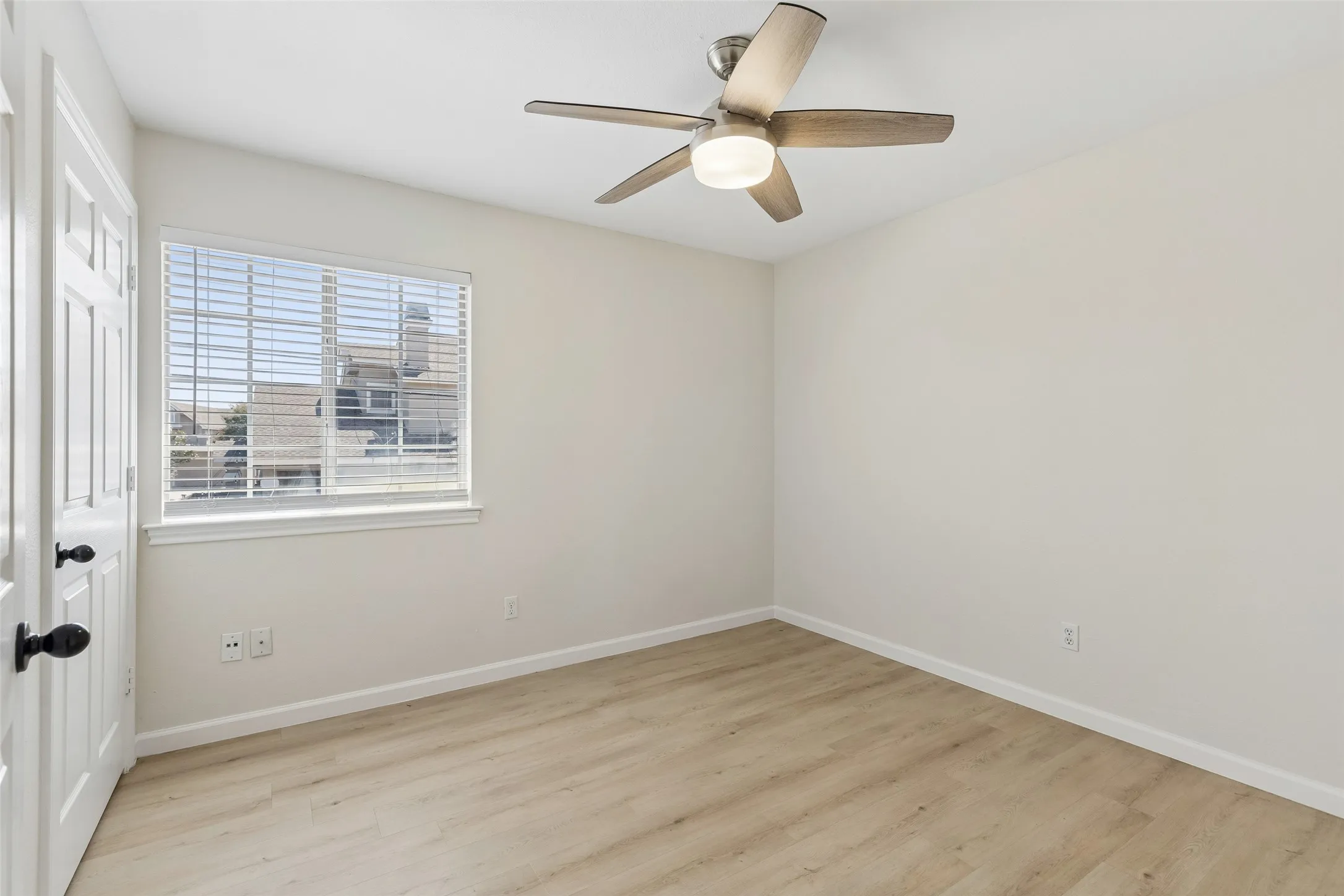 Duplex For Rent in Collin County , 8660 Hawthorne Street, Frisco, Texas 75034, 3 Bedroom, 3 Bathroom, 2 Garage spaces, 1,459 Sqft, built in 1998, Price $2,300, mls#21358893, Real Estate Agent in Frisco, Homes For Rent in Collin county, Homes For Rent in Frisco, Realtor in Frisco Texas, Real Estate Brokerage Independent Realty Texas, Luminita Cordes Realtor