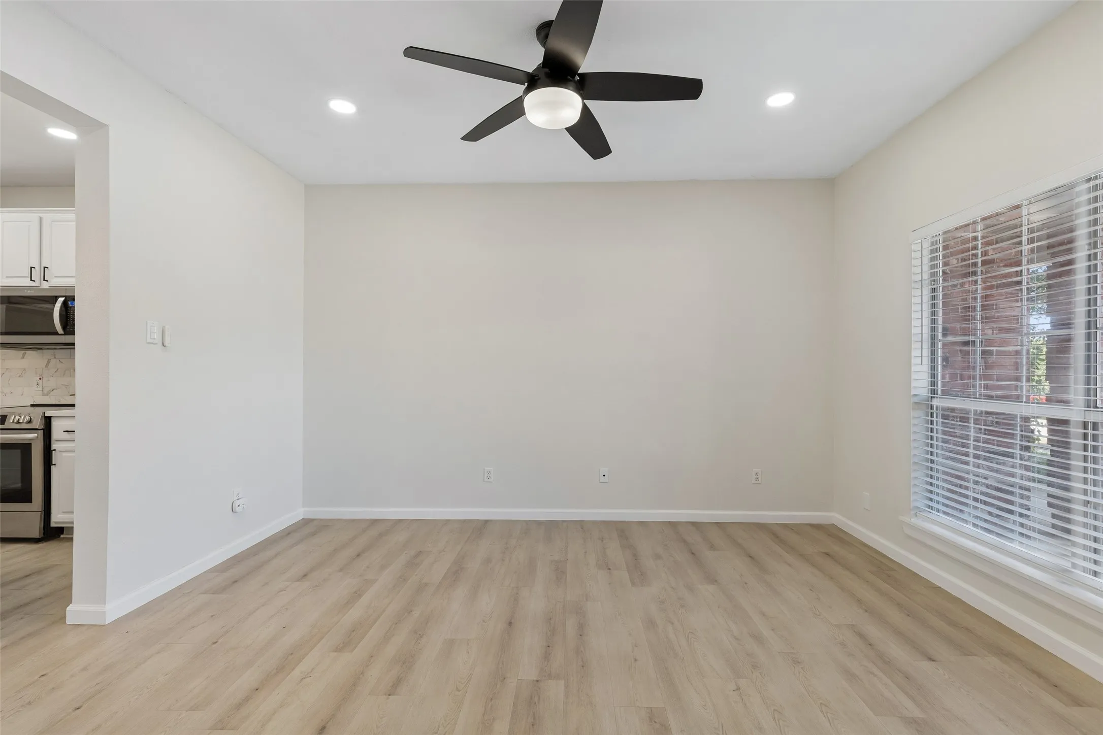 Duplex For Rent in Collin County , 8660 Hawthorne Street, Frisco, Texas 75034, 3 Bedroom, 3 Bathroom, 2 Garage spaces, 1,459 Sqft, built in 1998, Price $2,300, mls#21358893, Real Estate Agent in Frisco, Homes For Rent in Collin county, Homes For Rent in Frisco, Realtor in Frisco Texas, Real Estate Brokerage Independent Realty Texas, Luminita Cordes Realtor