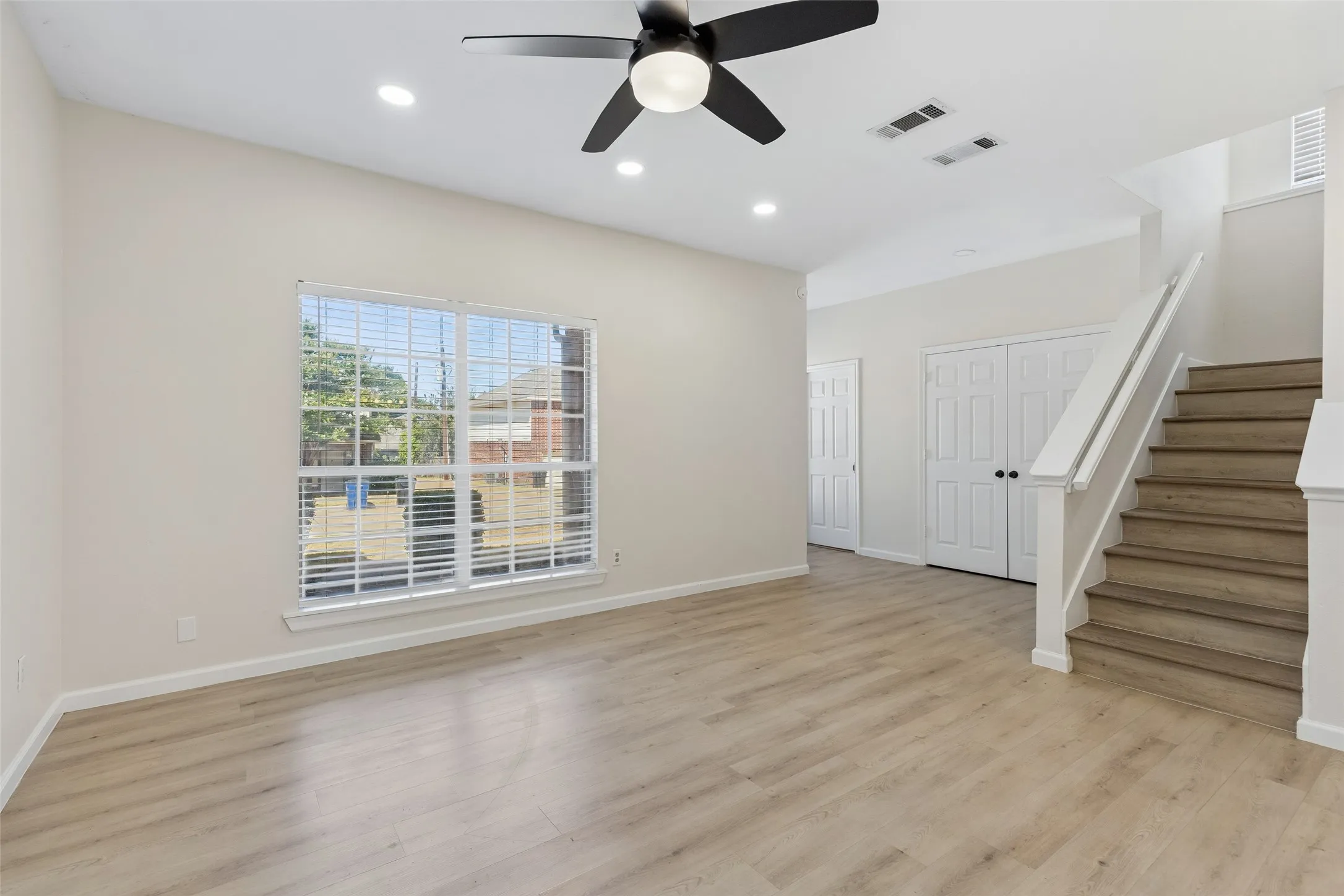 Duplex For Rent in Collin County , 8660 Hawthorne Street, Frisco, Texas 75034, 3 Bedroom, 3 Bathroom, 2 Garage spaces, 1,459 Sqft, built in 1998, Price $2,300, mls#21358893, Real Estate Agent in Frisco, Homes For Rent in Collin county, Homes For Rent in Frisco, Realtor in Frisco Texas, Real Estate Brokerage Independent Realty Texas, Luminita Cordes Realtor
