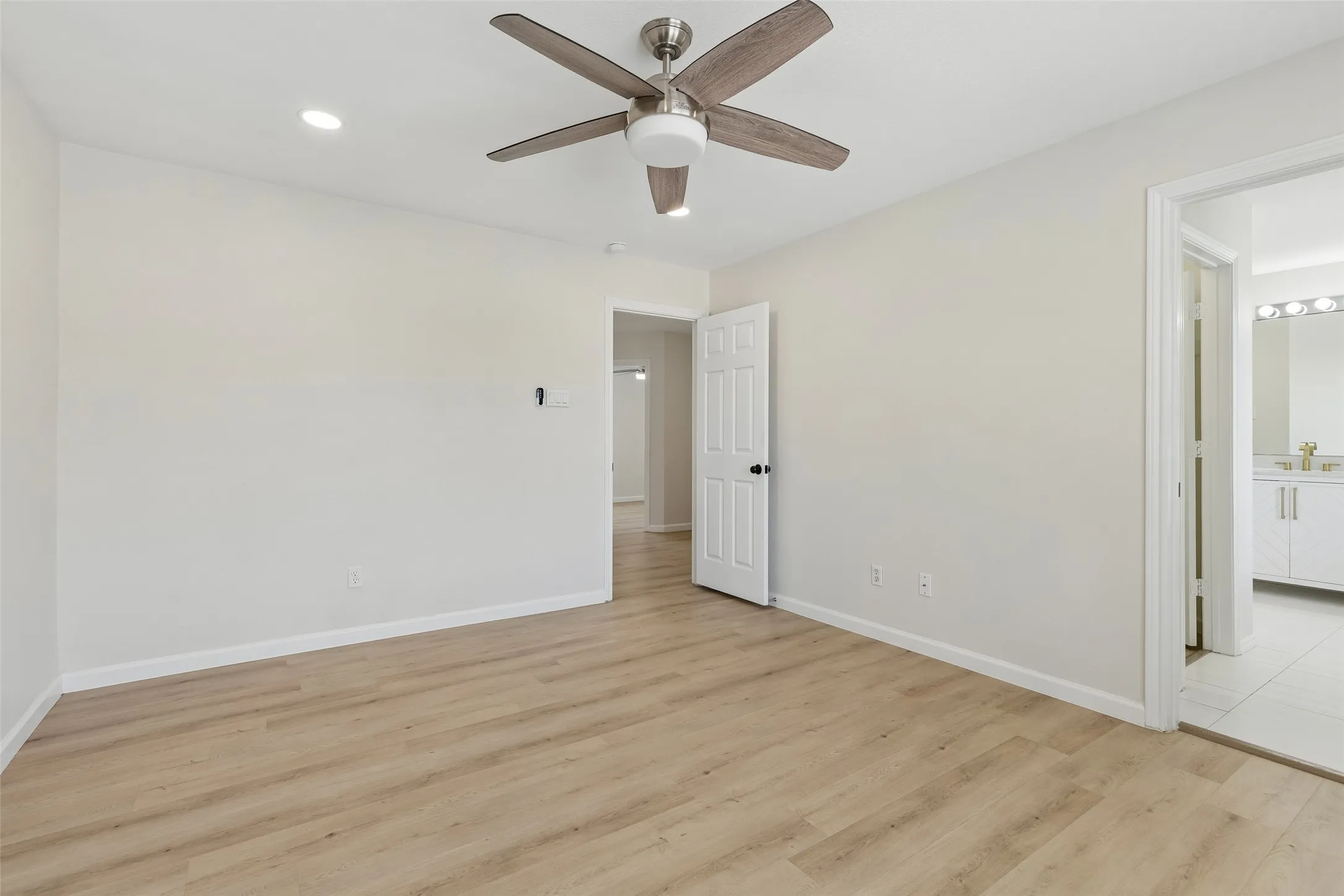 Duplex For Rent in Collin County , 8660 Hawthorne Street, Frisco, Texas 75034, 3 Bedroom, 3 Bathroom, 2 Garage spaces, 1,459 Sqft, built in 1998, Price $2,300, mls#21358893, Real Estate Agent in Frisco, Homes For Rent in Collin county, Homes For Rent in Frisco, Realtor in Frisco Texas, Real Estate Brokerage Independent Realty Texas, Luminita Cordes Realtor