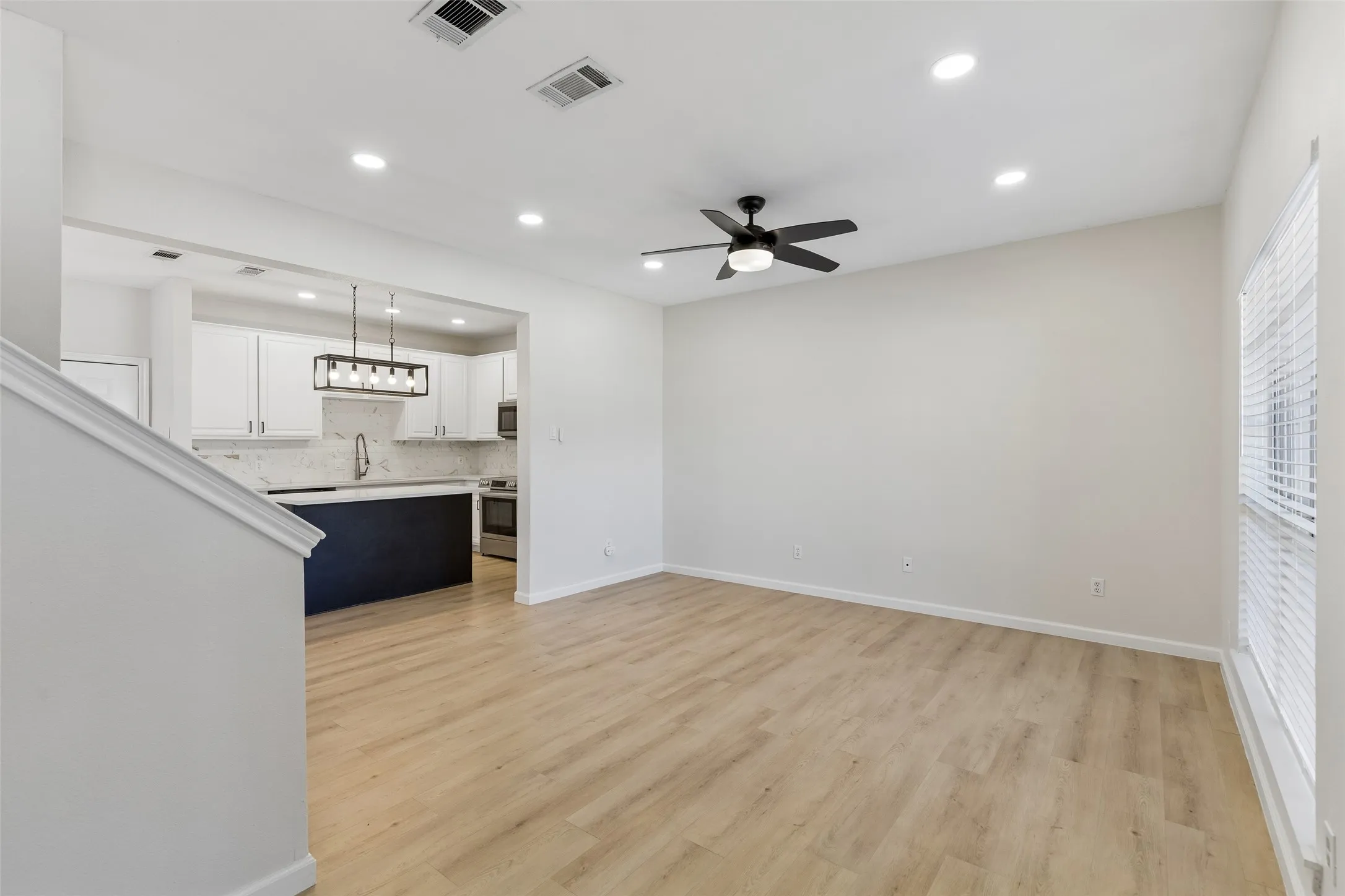 Duplex For Rent in Collin County , 8660 Hawthorne Street, Frisco, Texas 75034, 3 Bedroom, 3 Bathroom, 2 Garage spaces, 1,459 Sqft, built in 1998, Price $2,300, mls#21358893, Real Estate Agent in Frisco, Homes For Rent in Collin county, Homes For Rent in Frisco, Realtor in Frisco Texas, Real Estate Brokerage Independent Realty Texas, Luminita Cordes Realtor