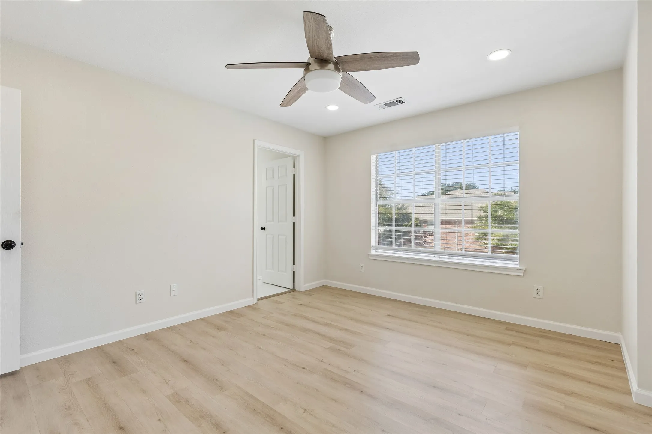 Duplex For Rent in Collin County , 8660 Hawthorne Street, Frisco, Texas 75034, 3 Bedroom, 3 Bathroom, 2 Garage spaces, 1,459 Sqft, built in 1998, Price $2,300, mls#21358893, Real Estate Agent in Frisco, Homes For Rent in Collin county, Homes For Rent in Frisco, Realtor in Frisco Texas, Real Estate Brokerage Independent Realty Texas, Luminita Cordes Realtor